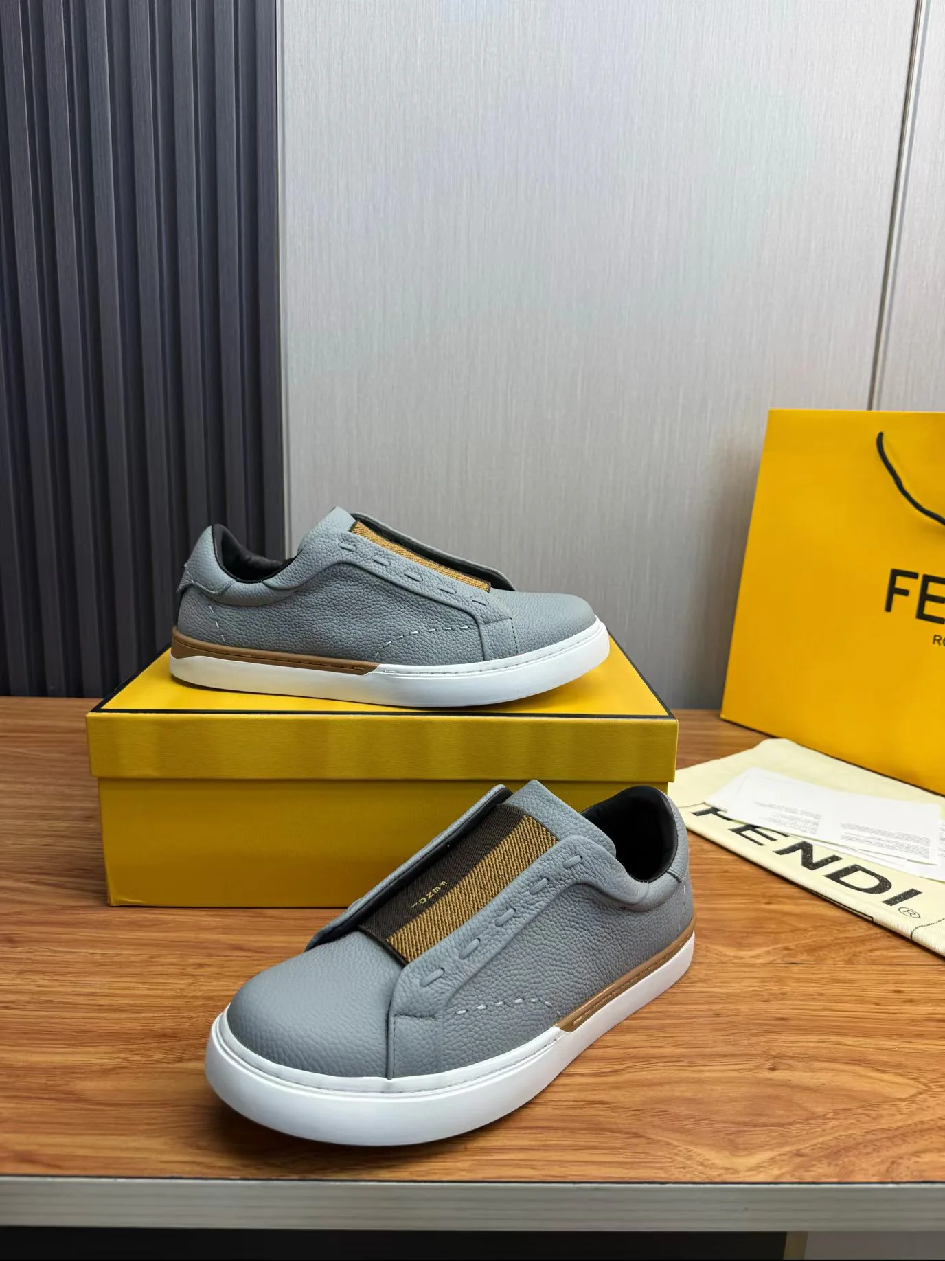Кроссовки Женские Fendi 18103055
