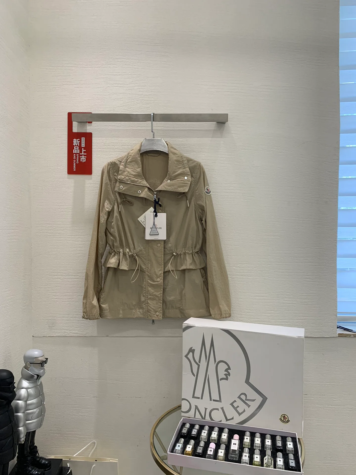 Куртки И Пуховики Женские Moncler 11230880