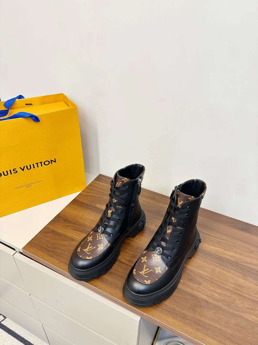 Ботинки Женские Louis Vuitton 19142495