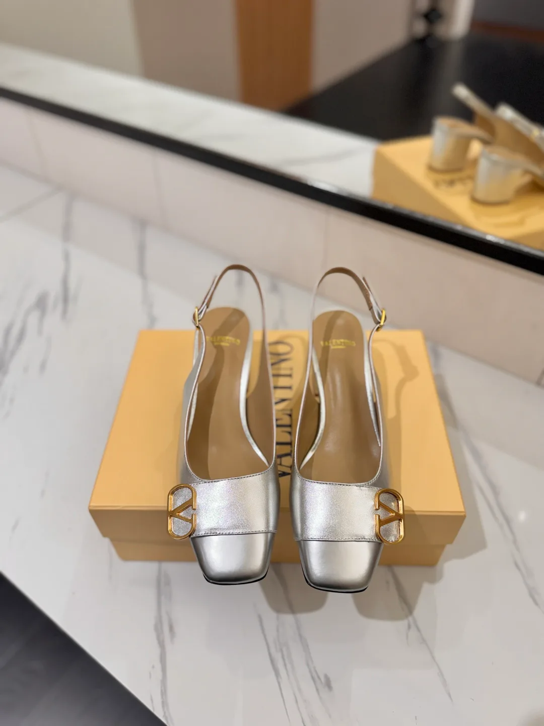 Босоножки Женские Valentino 18134901