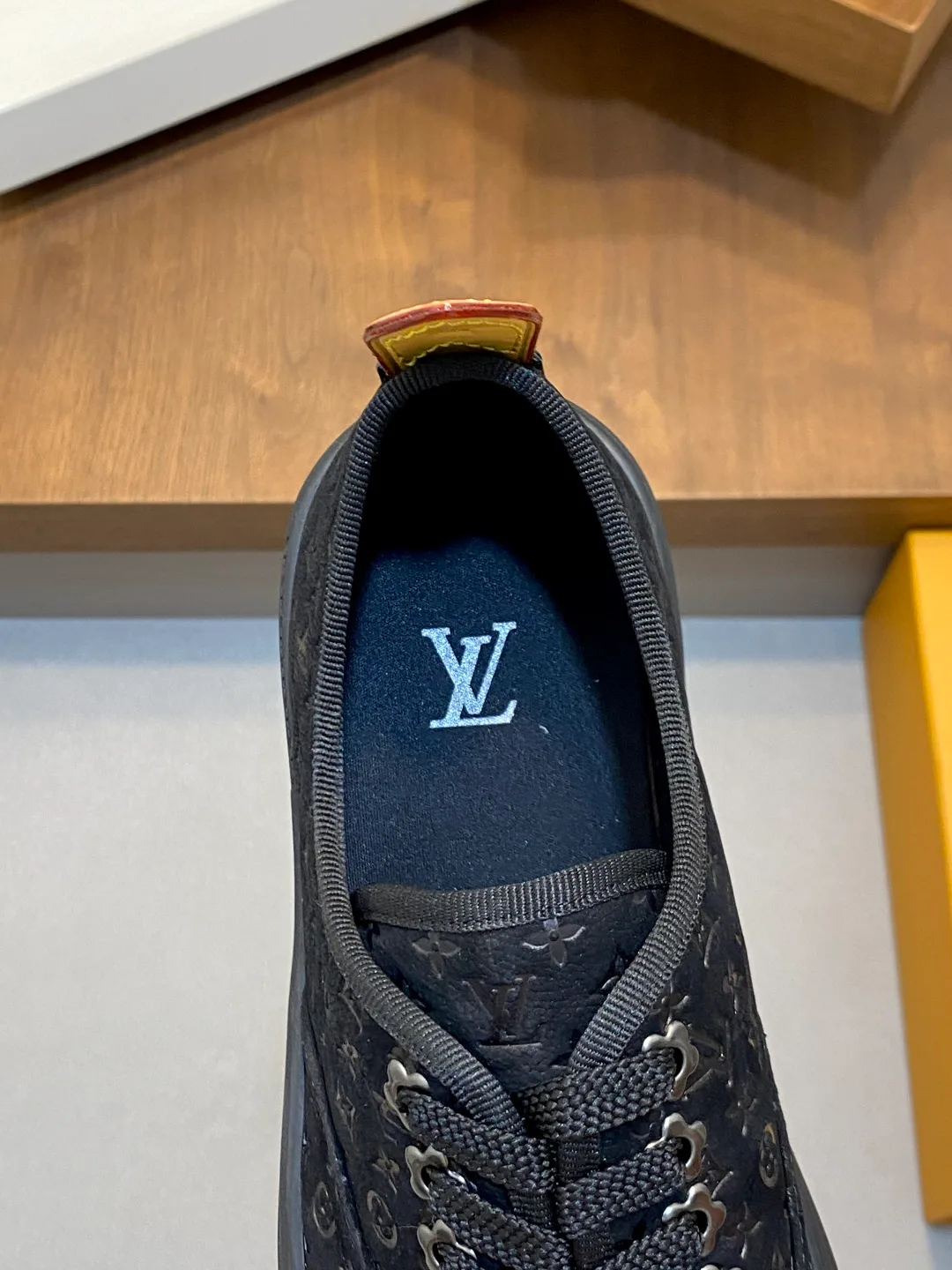 Кроссовки Мужские Louis Vuitton 18707519