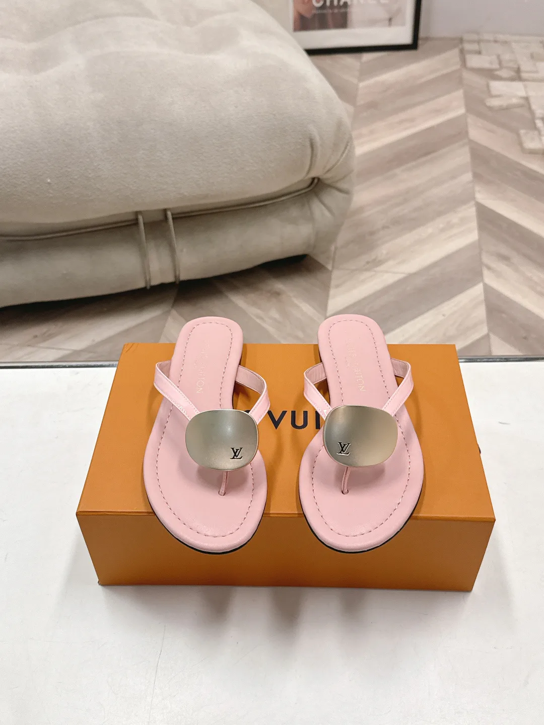 Шлепанцы Женские Louis Vuitton 17578108
