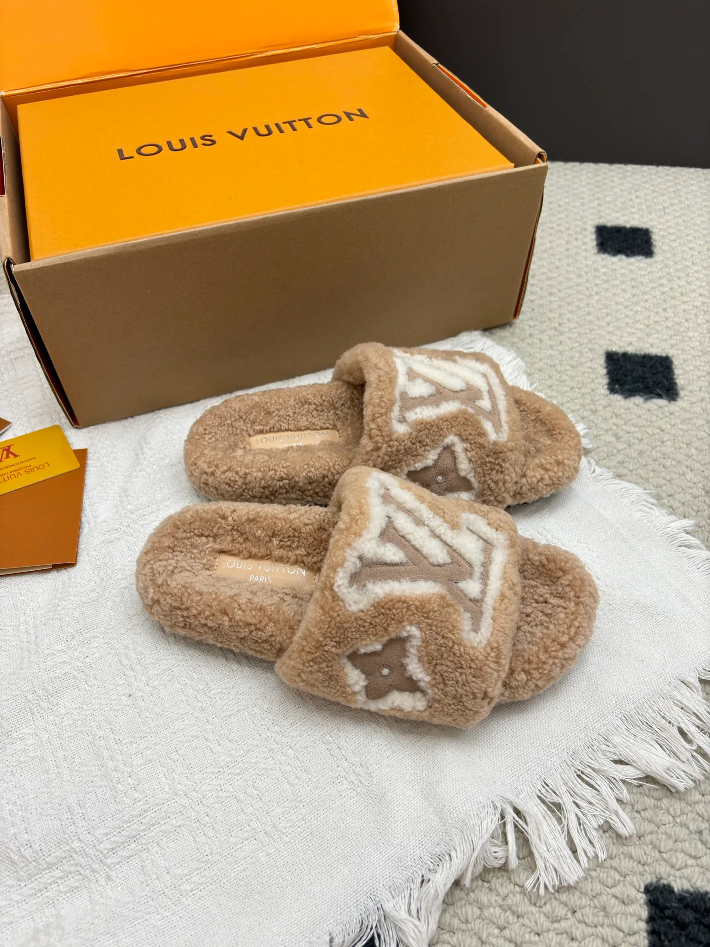 Тапочки Женские Louis Vuitton 140465