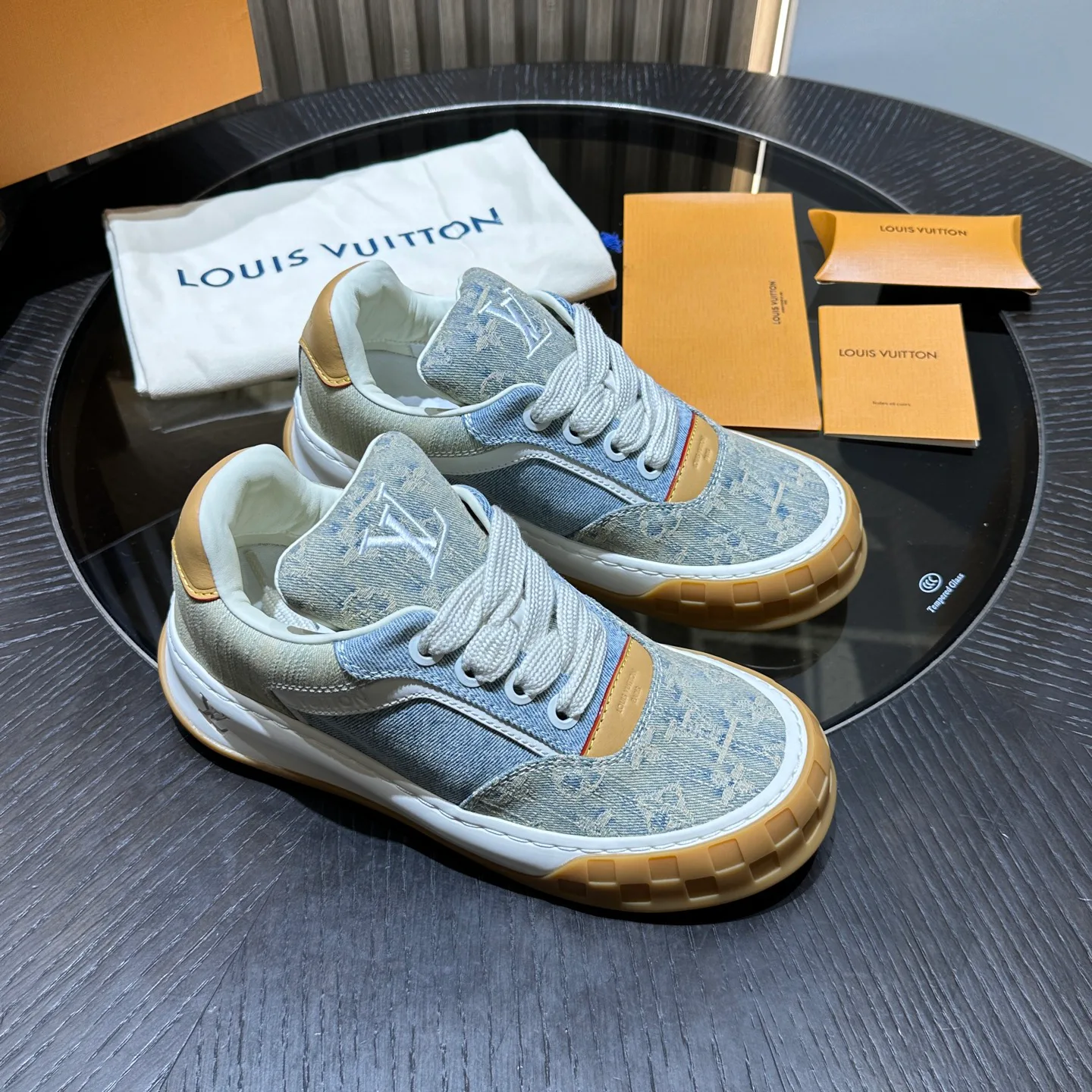 Кроссовки Мужские Louis Vuitton 19033229