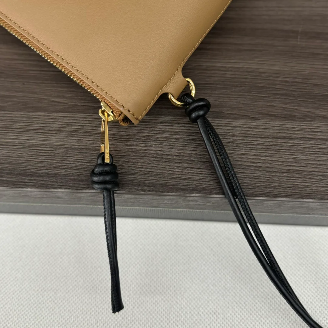 Клатчи Женские Loewe 18116464