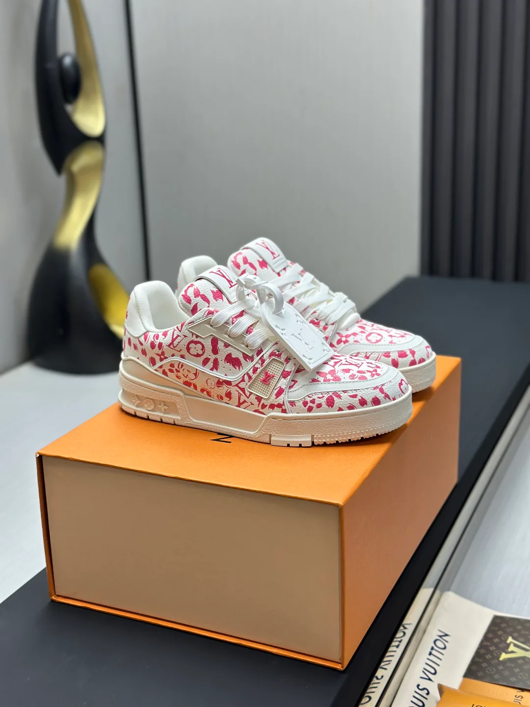 Кроссовки Женские Louis Vuitton 10646367