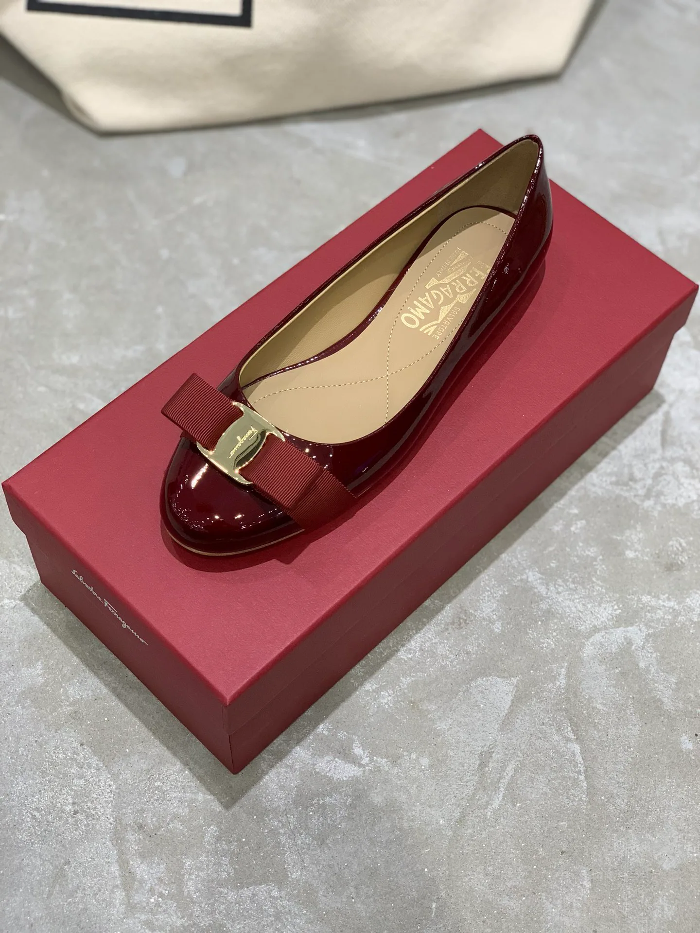 Балетки Женские Salvatore Ferragamo 18340642