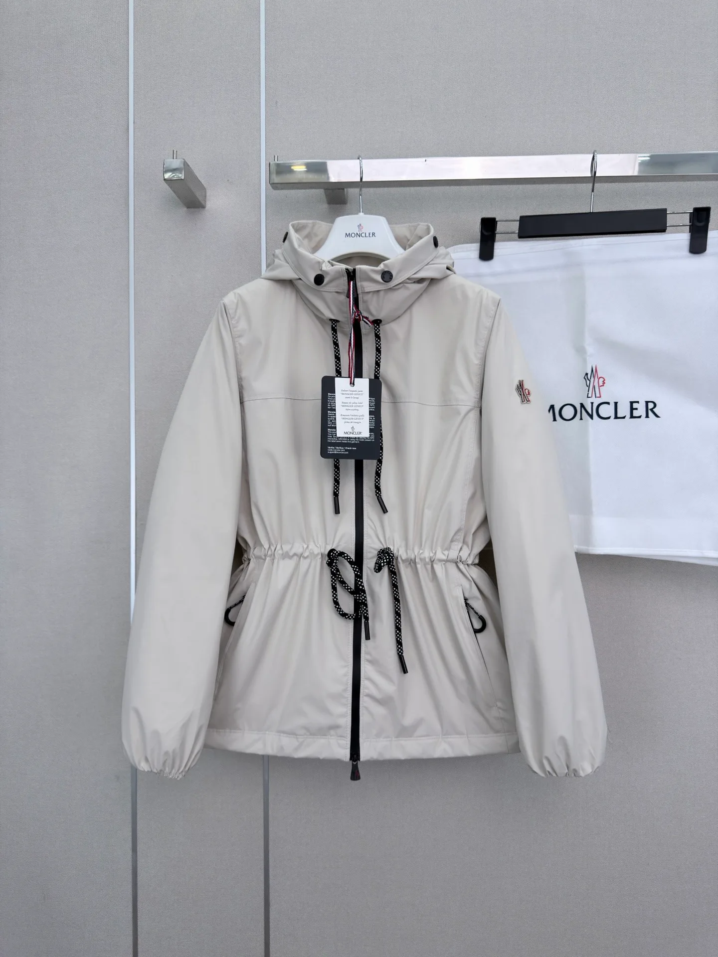 Куртки И Пуховики Женские Moncler 19555739