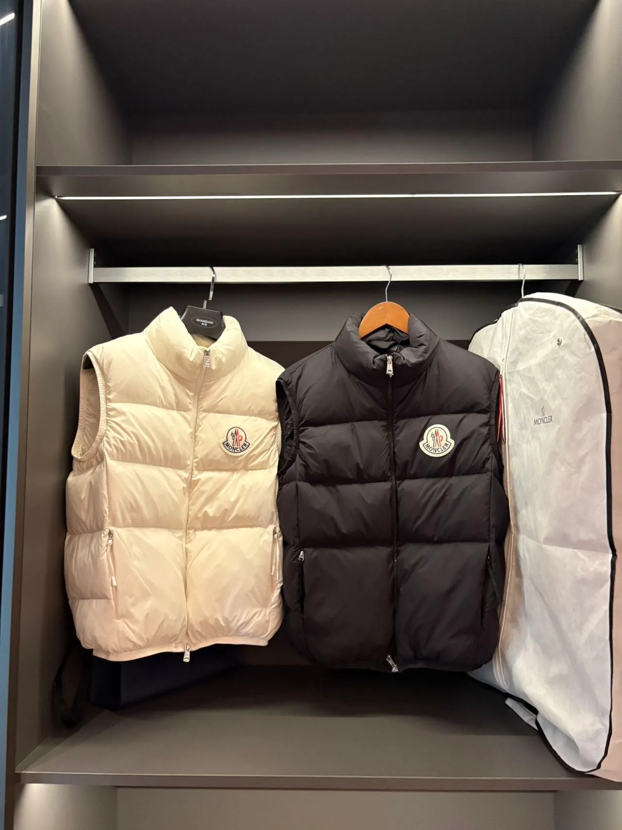 Жилеты Женские Moncler 17942216