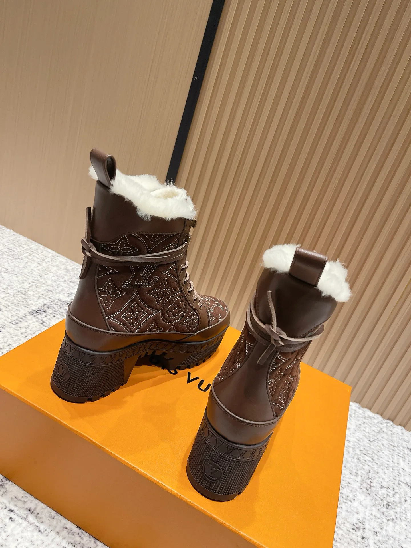 Ботинки Женские Louis Vuitton 247241