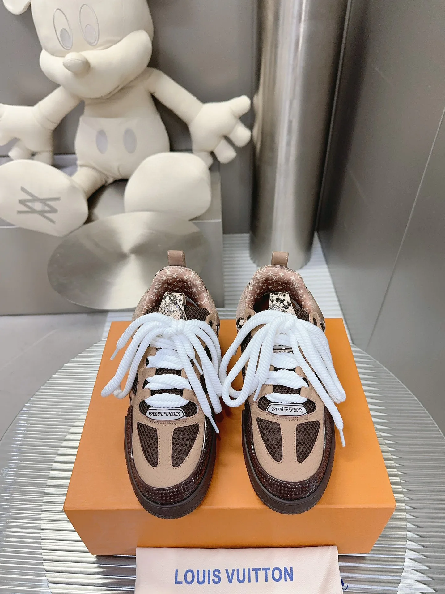 Кроссовки Женские Louis Vuitton 11250518