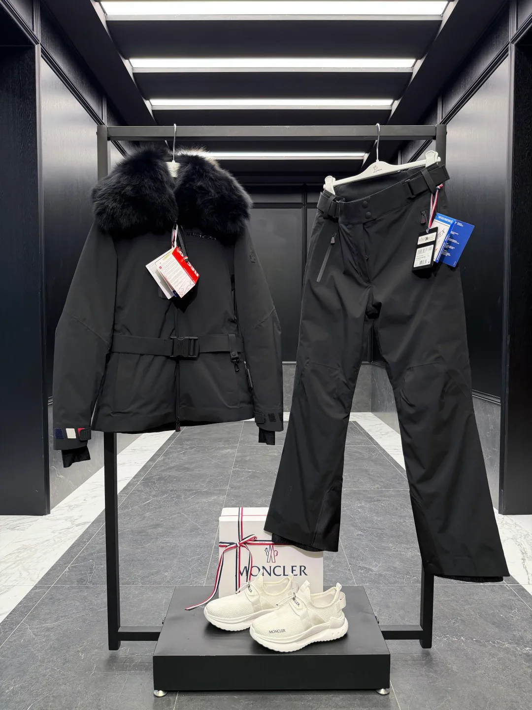 Куртки И Пуховики Женские Moncler 18134286