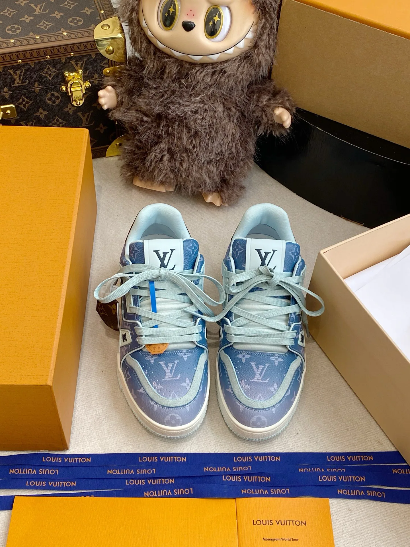 Кроссовки Женские Louis Vuitton 11679374