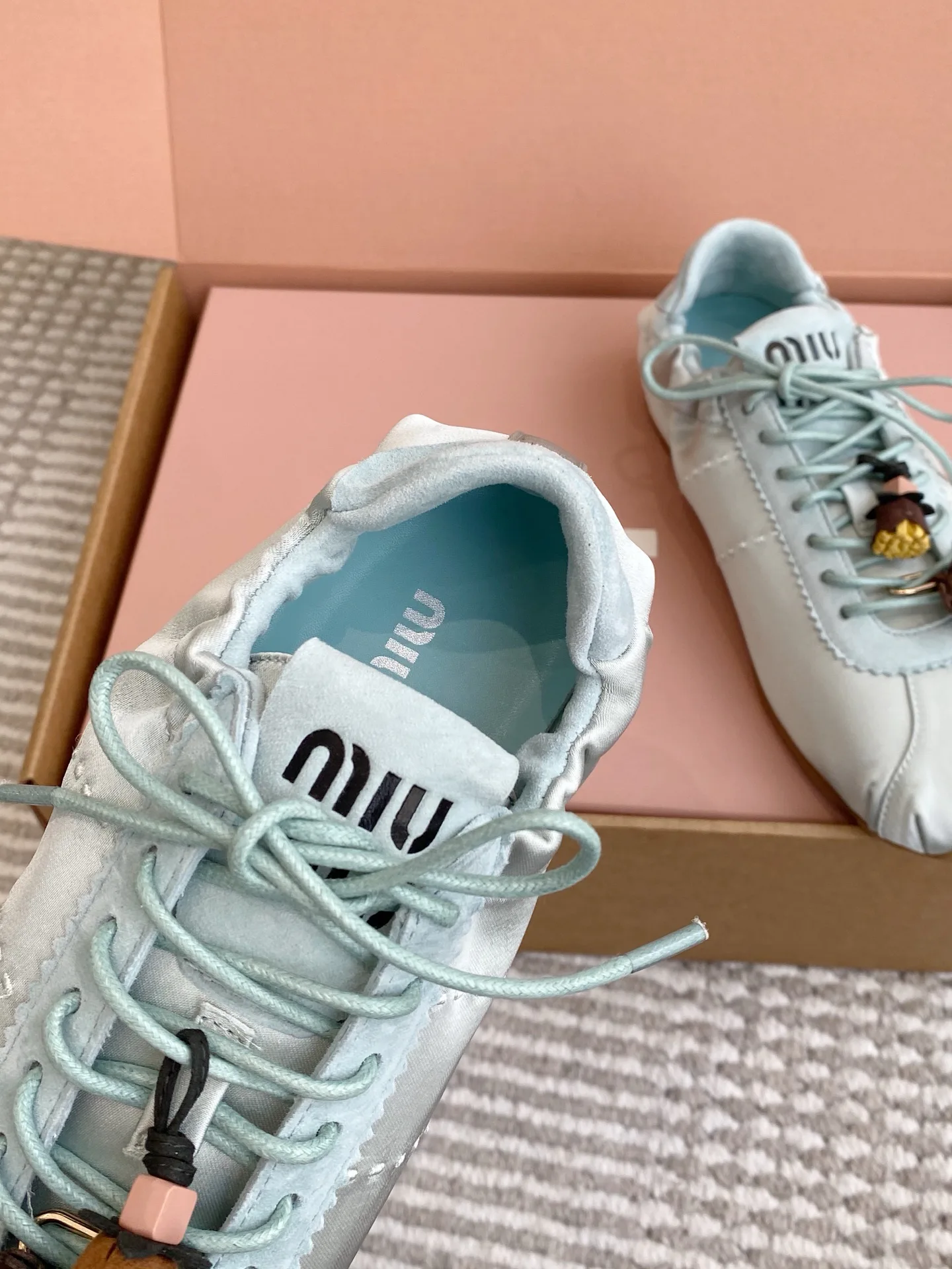 Кроссовки Женские Miu Miu 10957631