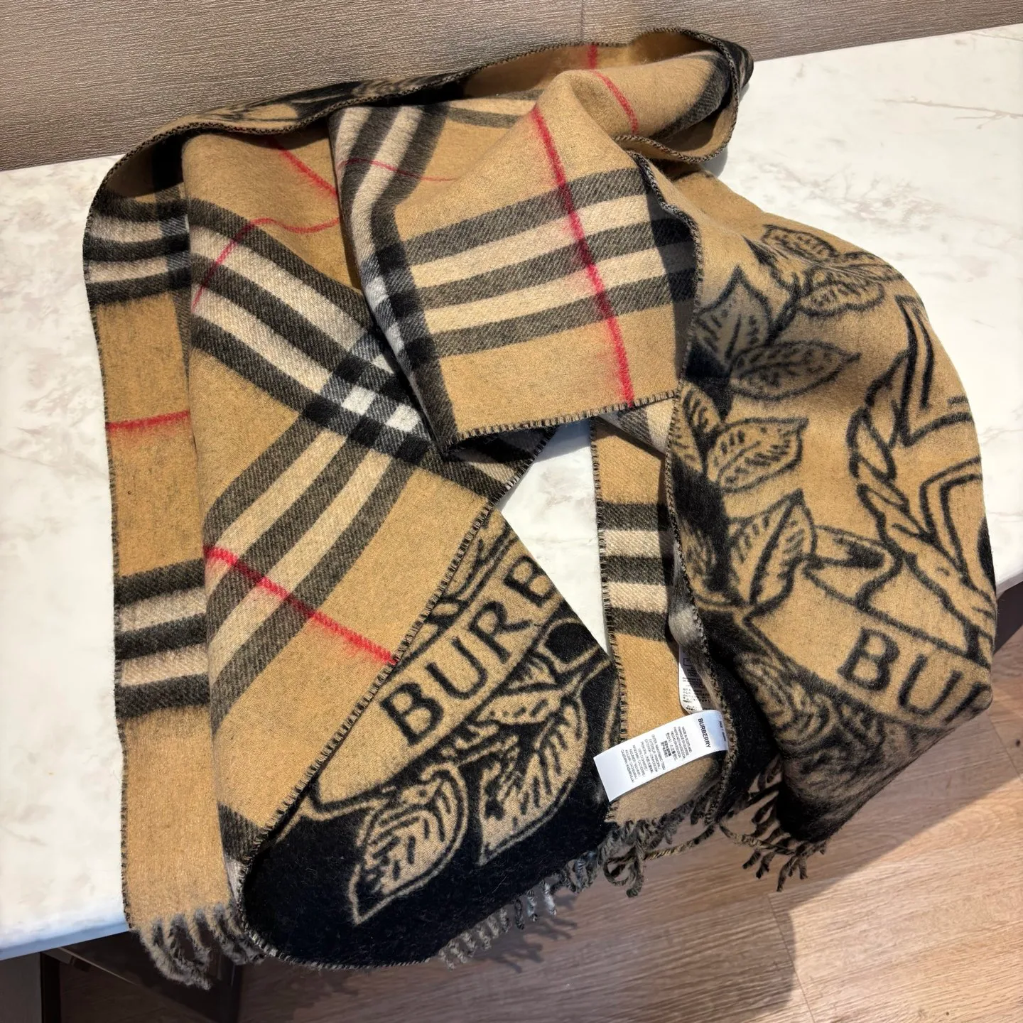 Шарфы Burberry 18507335