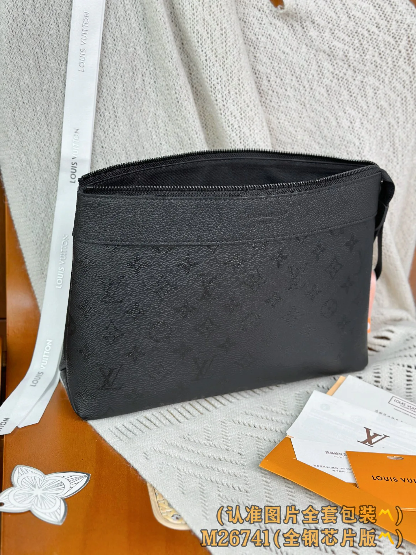 Клатчи Женские Louis Vuitton 18359512