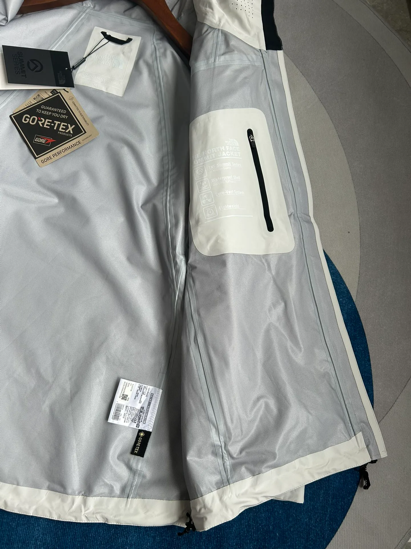Куртки Женские The North Face Куртки Женские The North Face