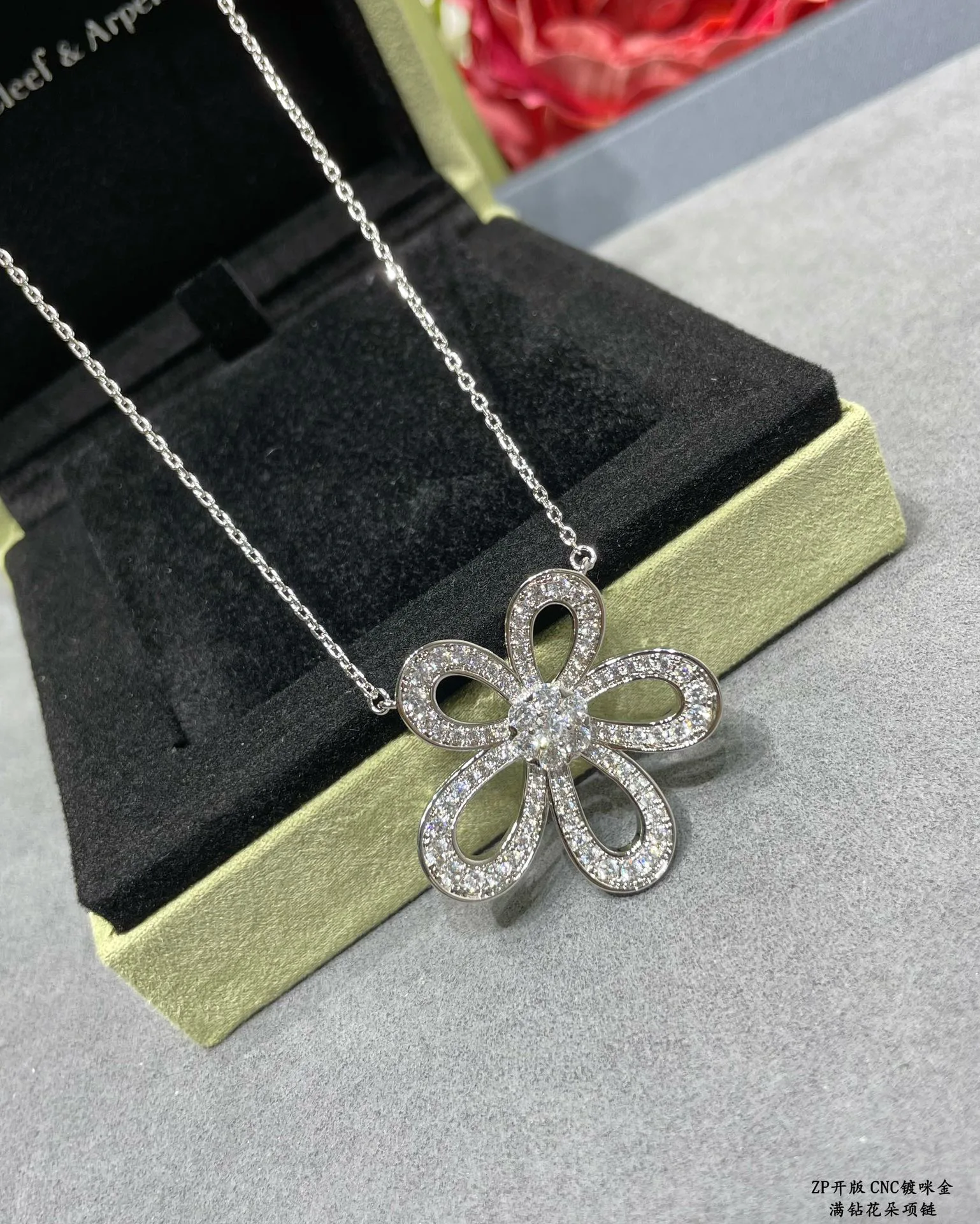 Бижутерия Van Cleef & Arpels 14740717