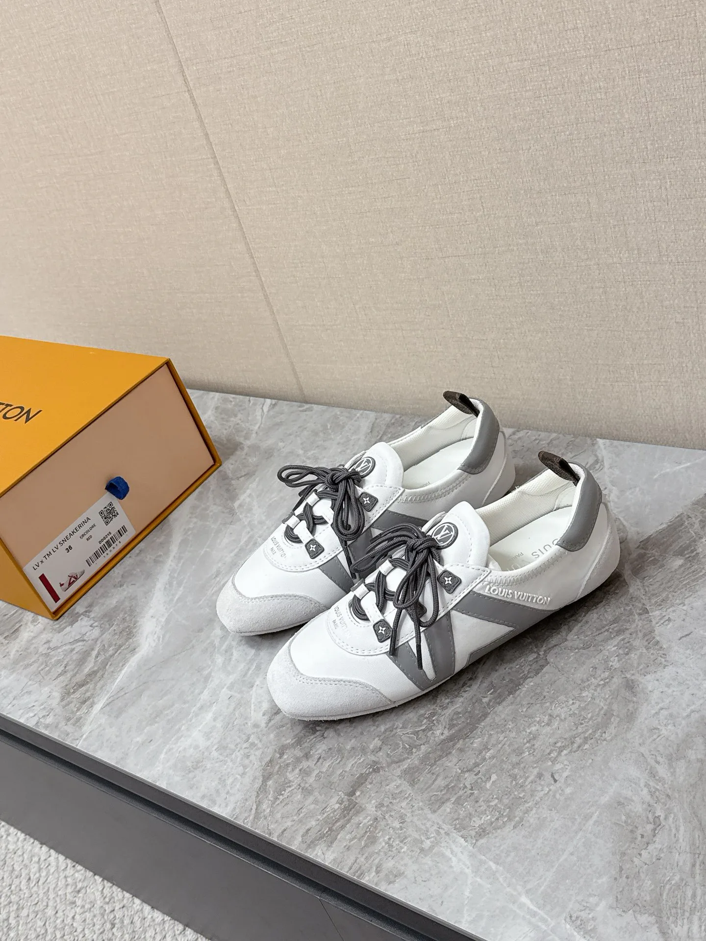 Кроссовки Женские Louis Vuitton 2625303