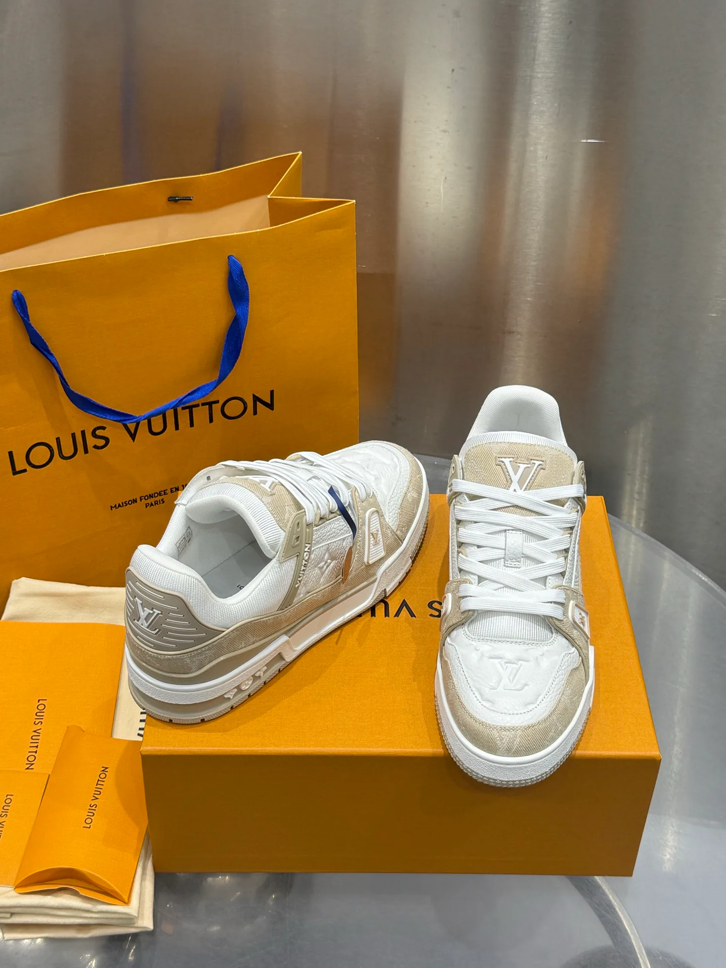Кроссовки Женские Louis Vuitton 19073344