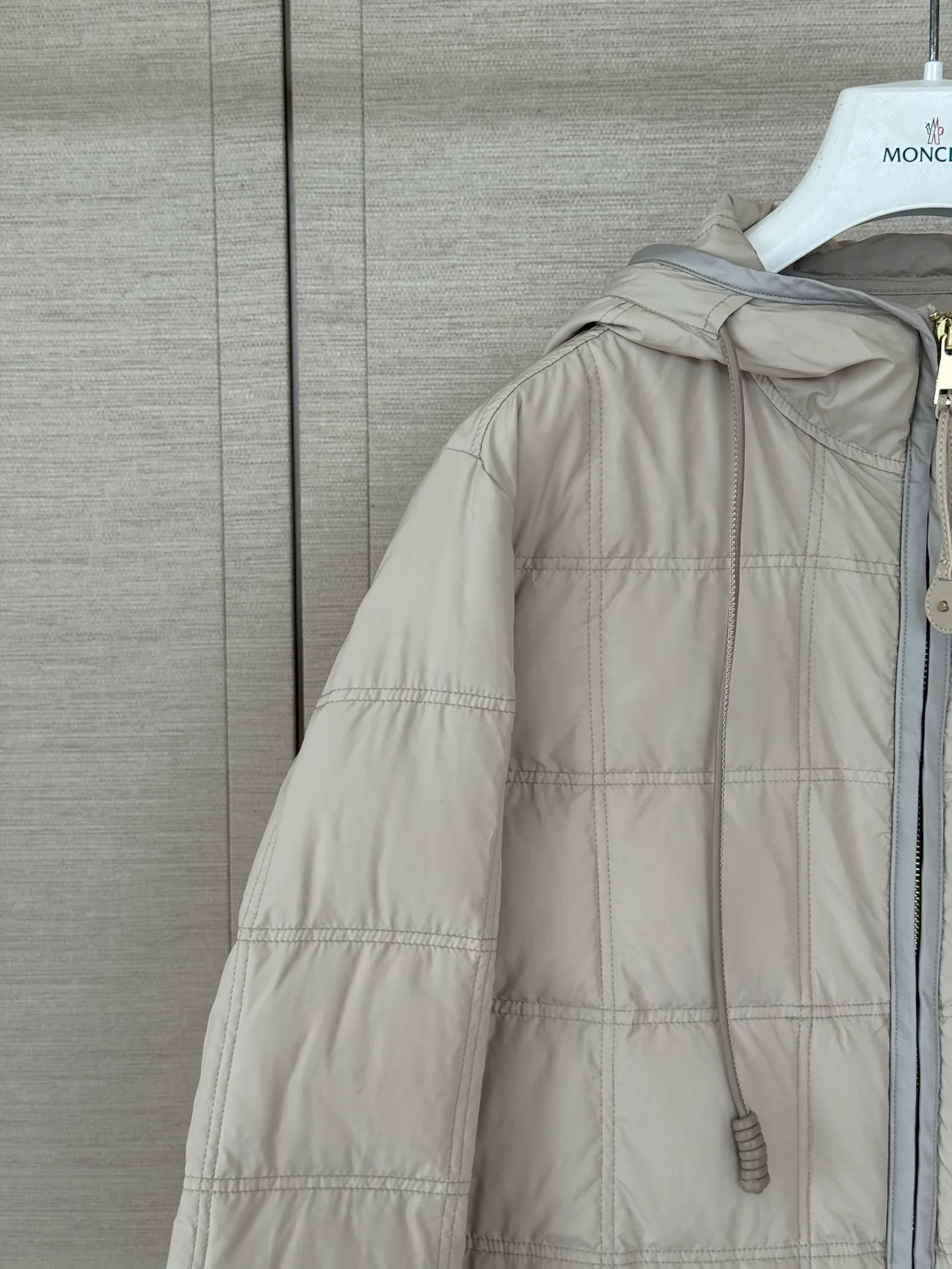 Куртки И Пуховики Женские Moncler 18491946