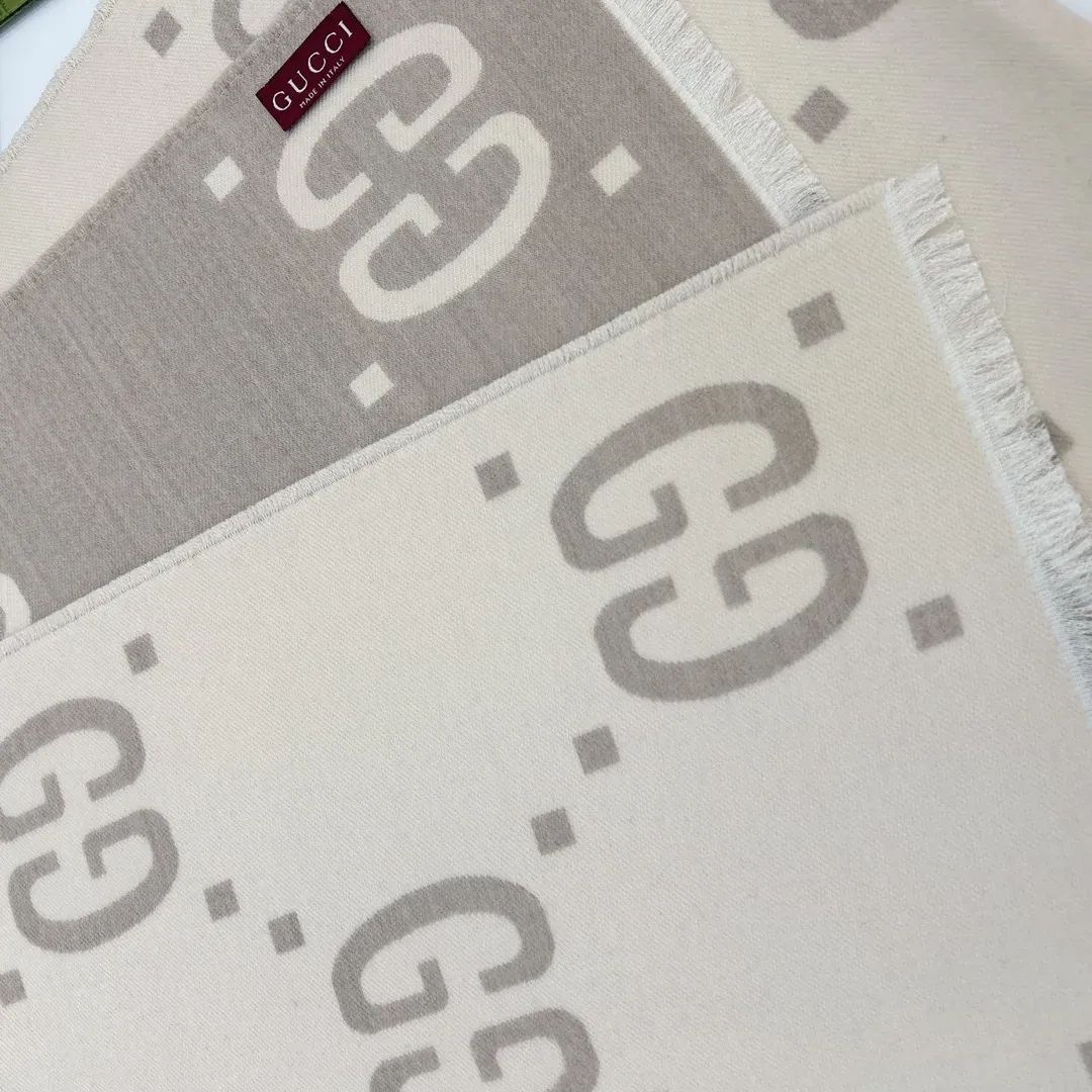 Шарфы Gucci 688996