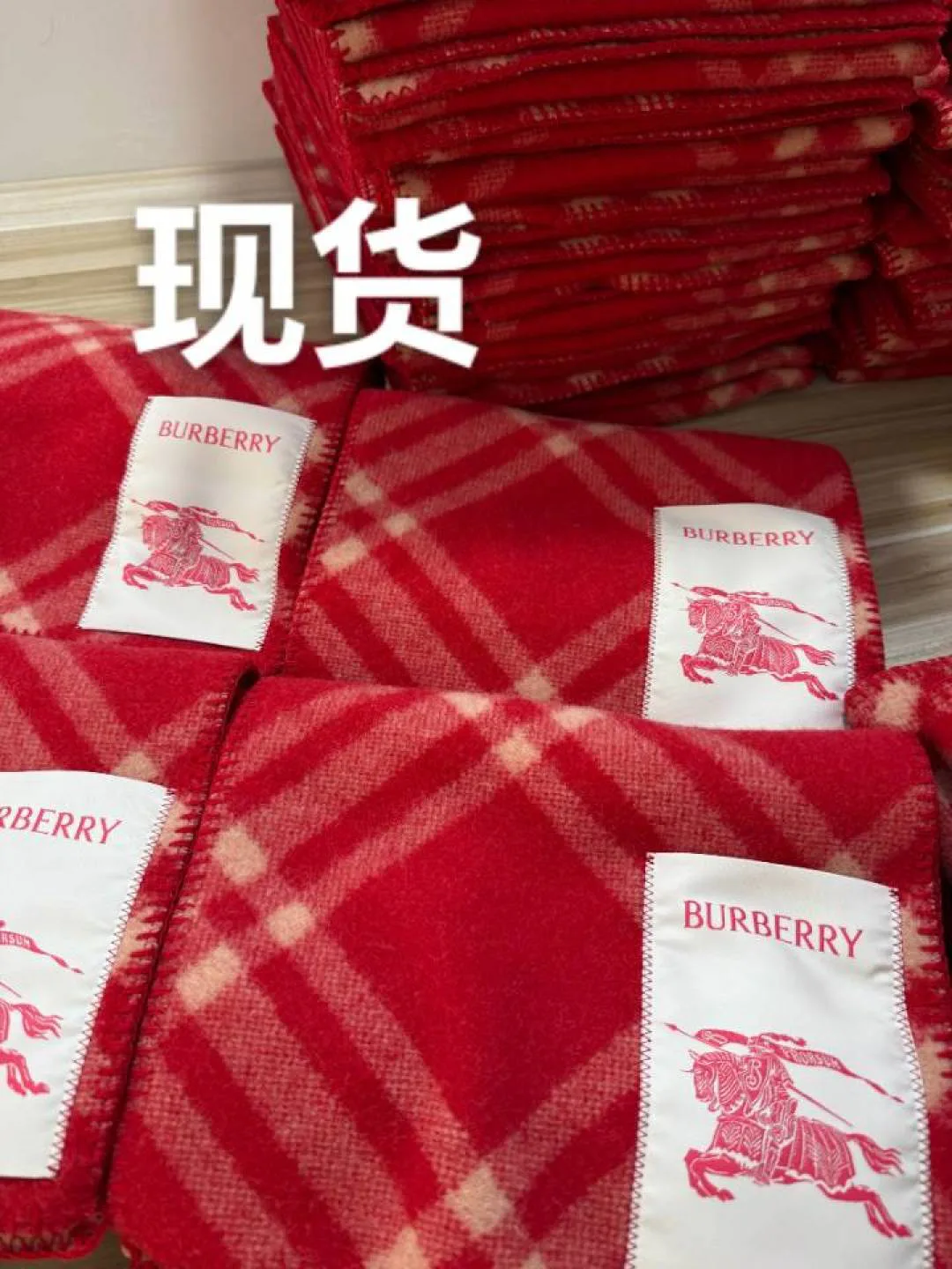 Шарфы Burberry 1313401