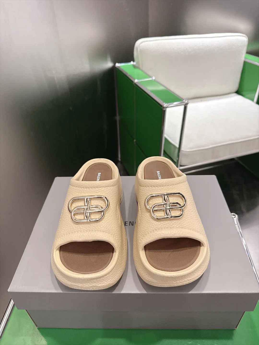 Шлепанцы Женские Balenciaga 18011699