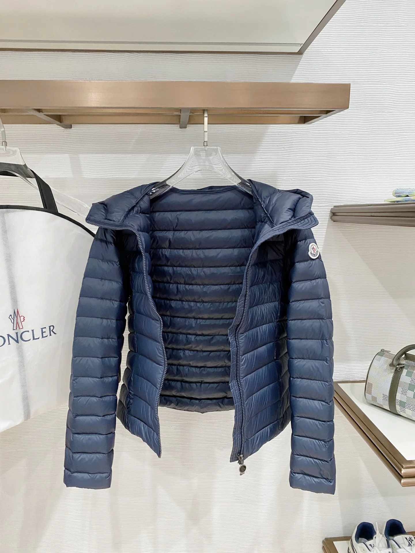 Куртки И Пуховики Женские Moncler 17632182
