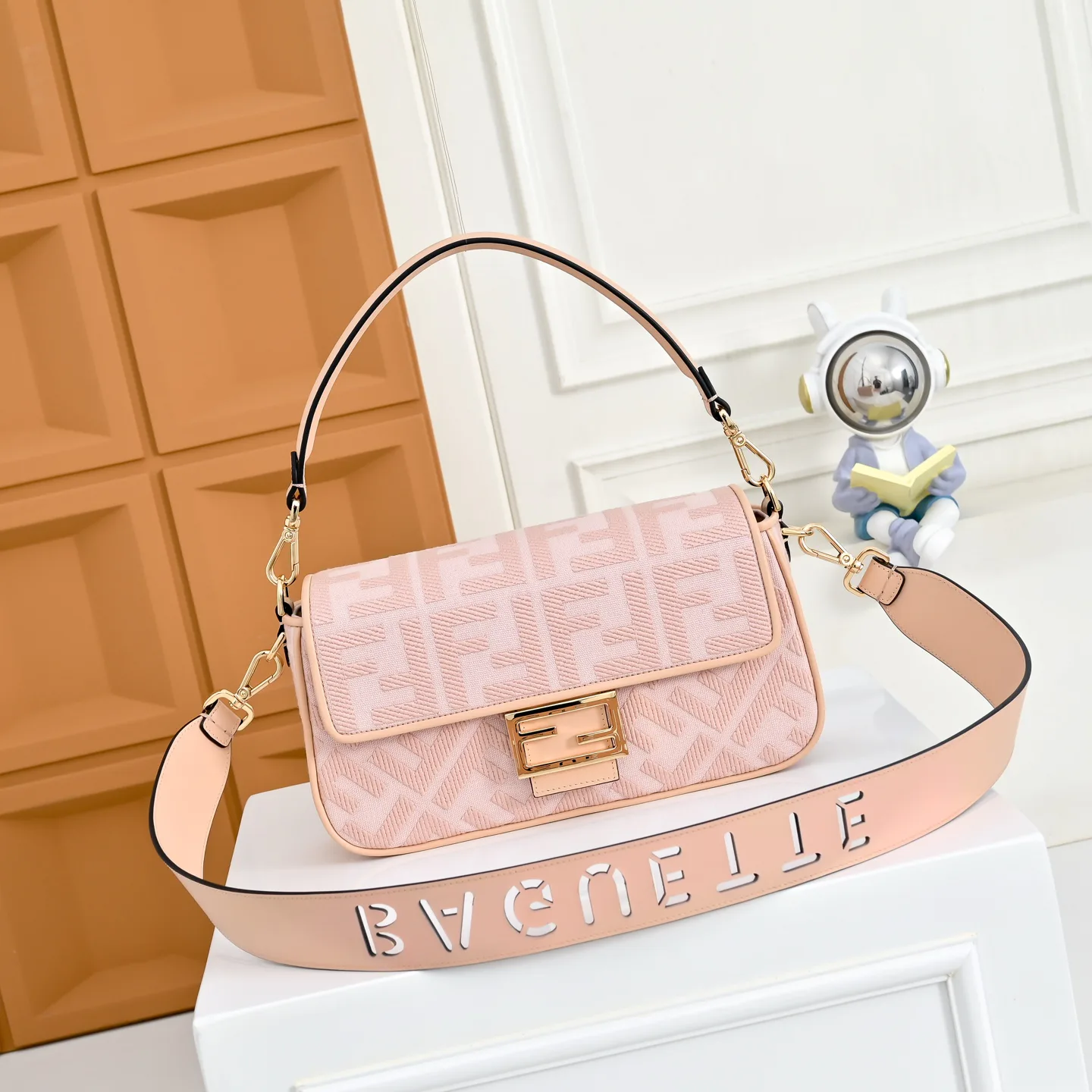 Классические Сумки Женские Fendi 18004262