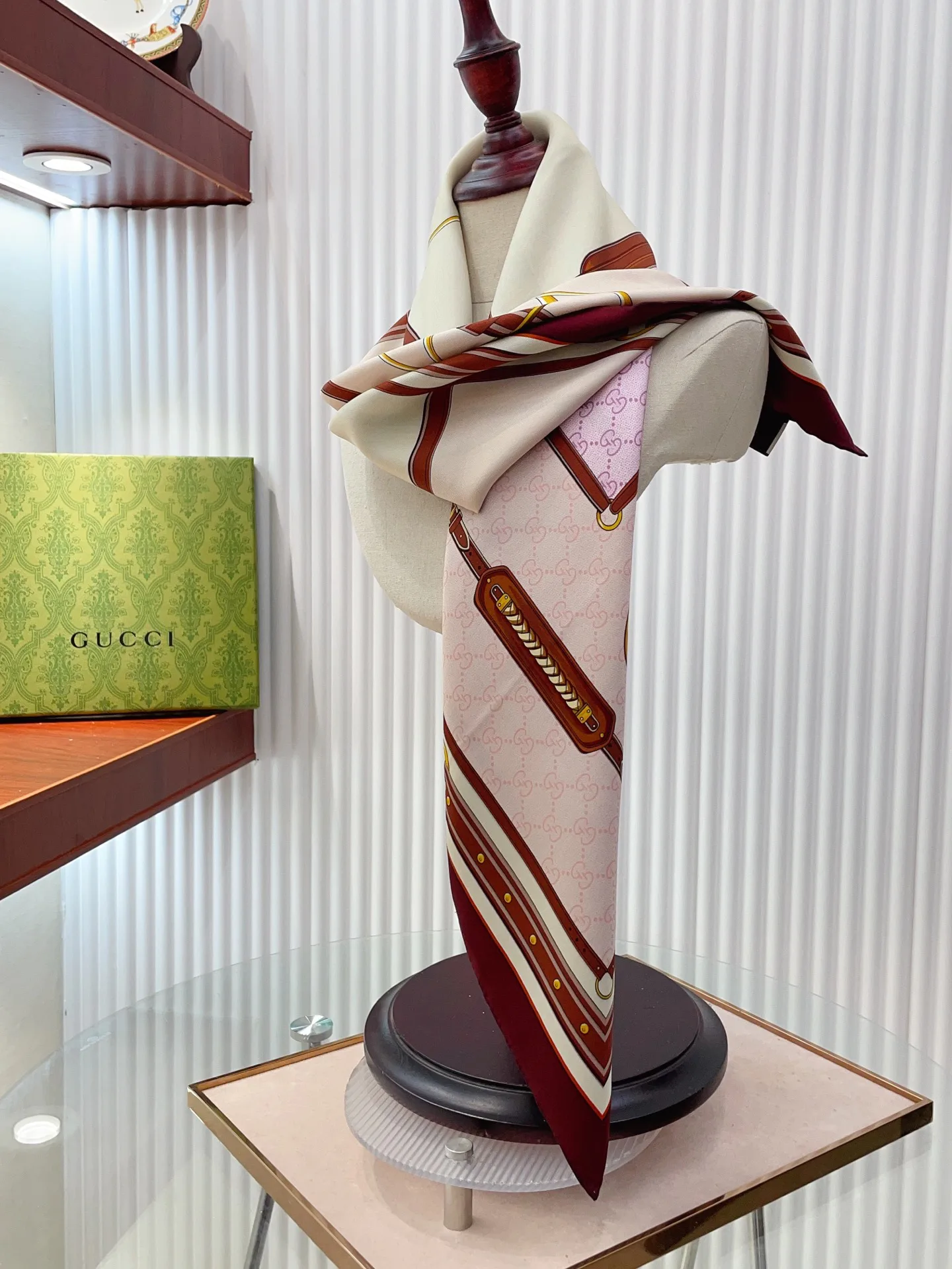 Шарфы Gucci 10190