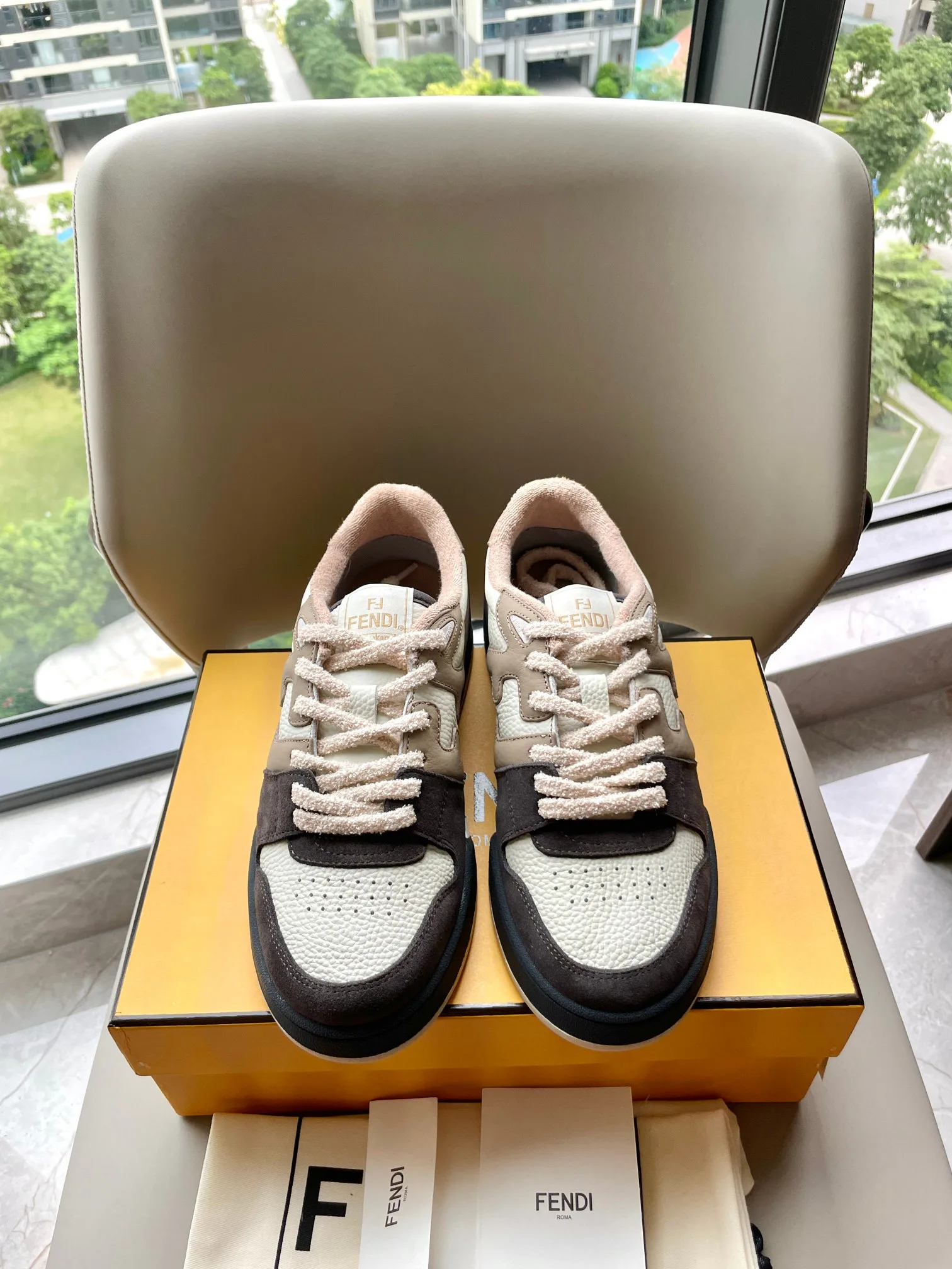 Кроссовки Женские Fendi 10822606