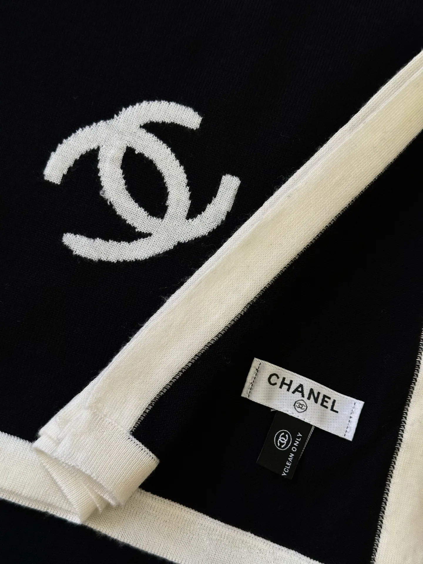 Шарфы Chanel 18127778