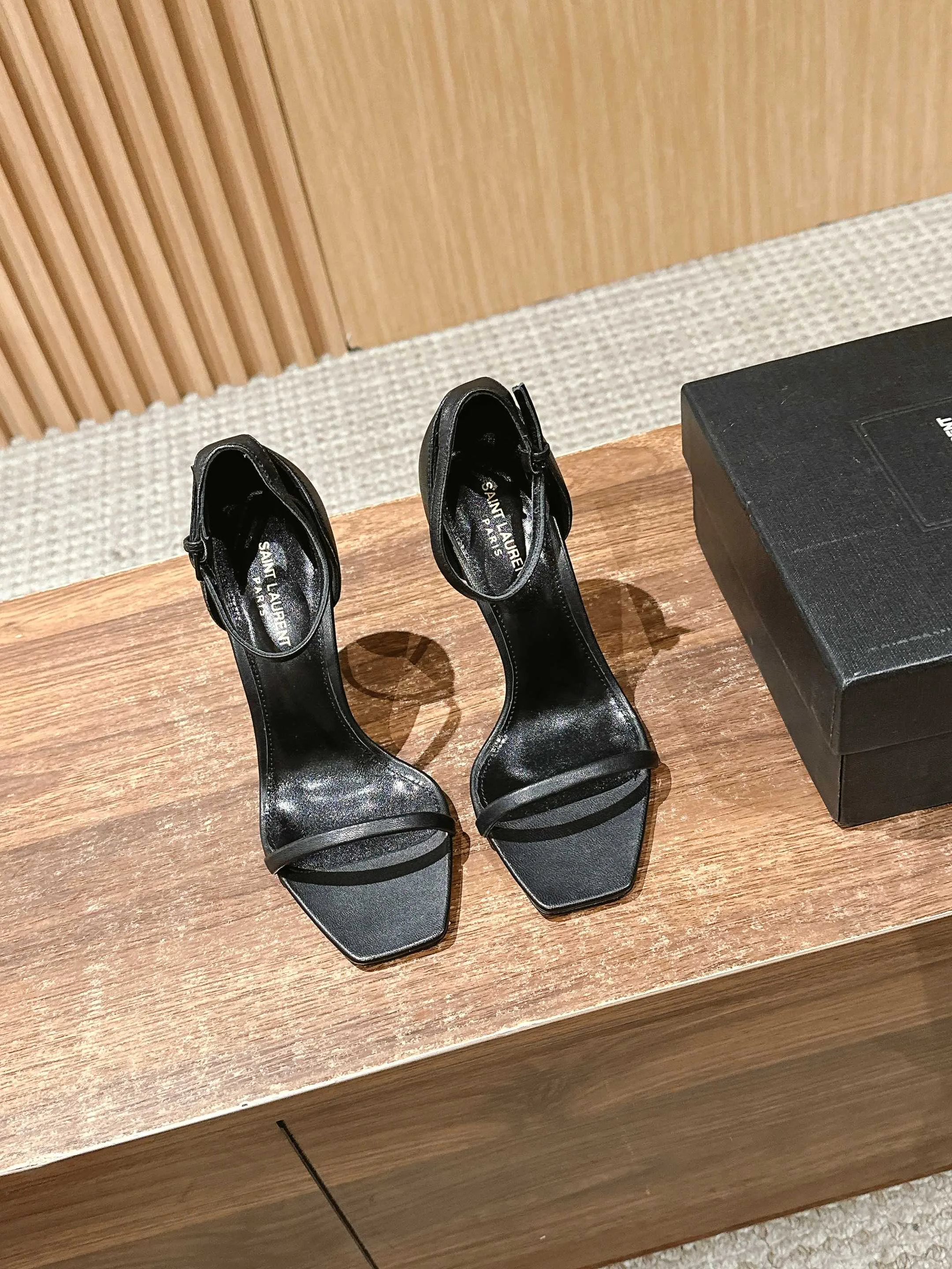 Босоножки Женские Saint Laurent 54923