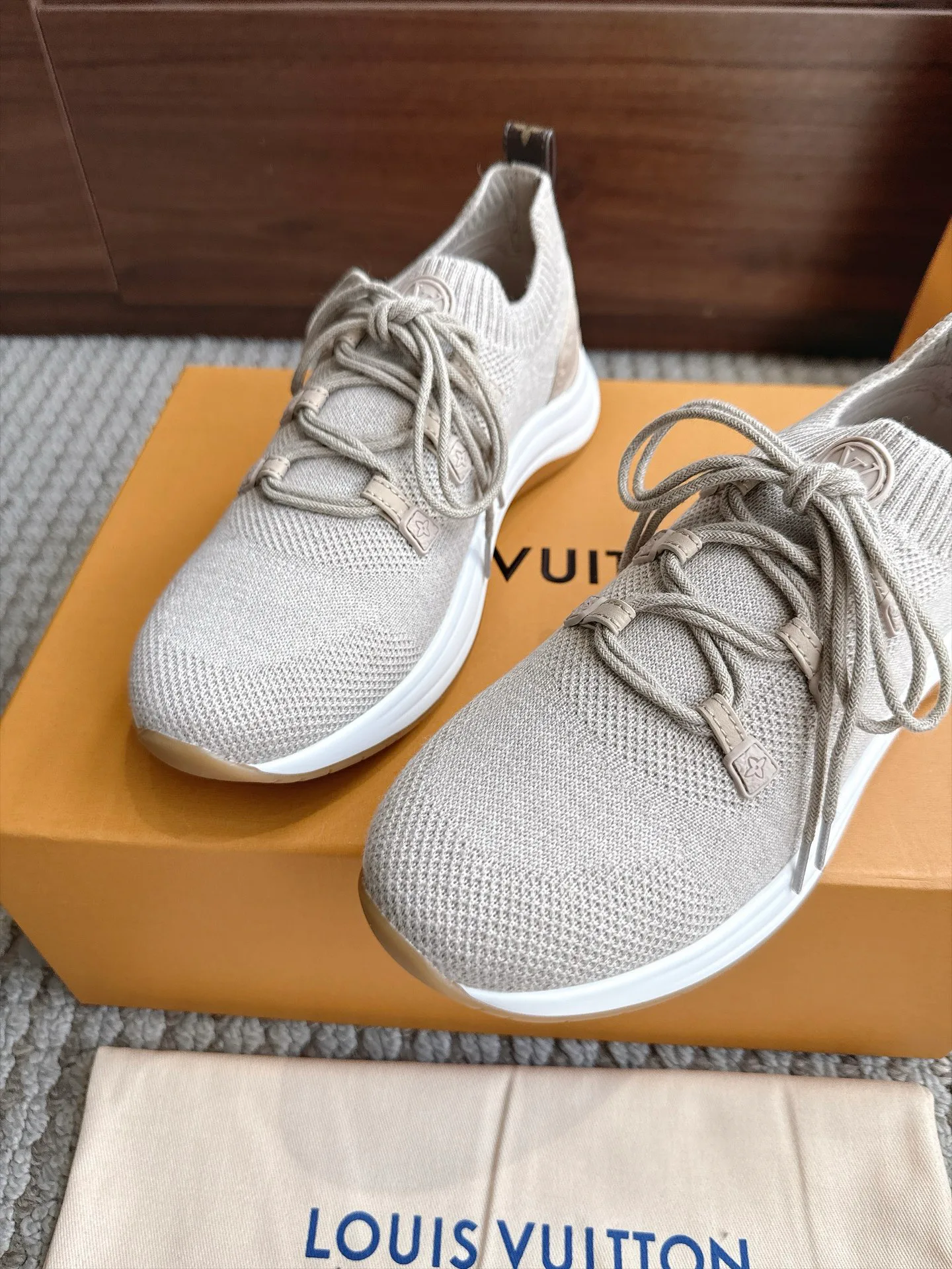 Кроссовки Женские Louis Vuitton 18333242