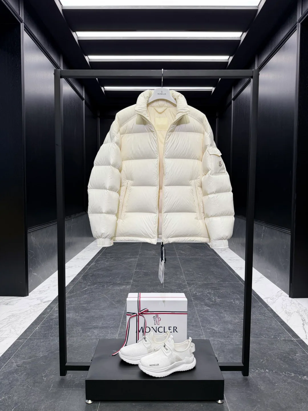 Куртки И Пуховики Мужские Moncler 1749826