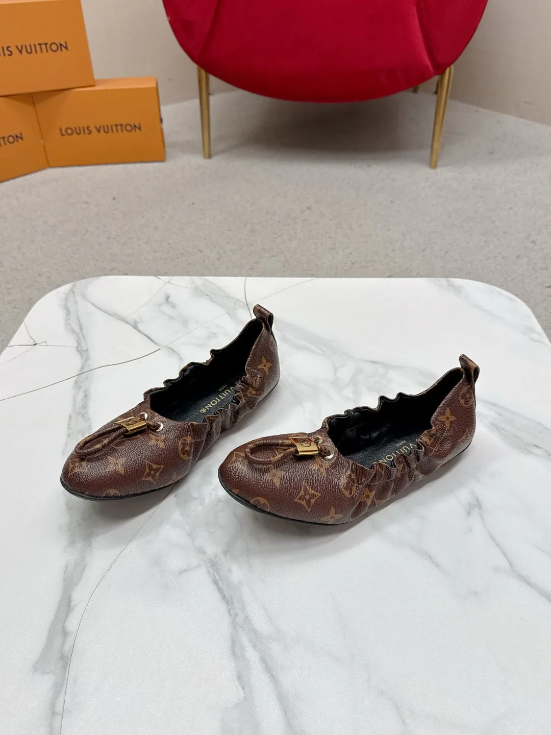 Кроссовки Женские Louis Vuitton 18235729