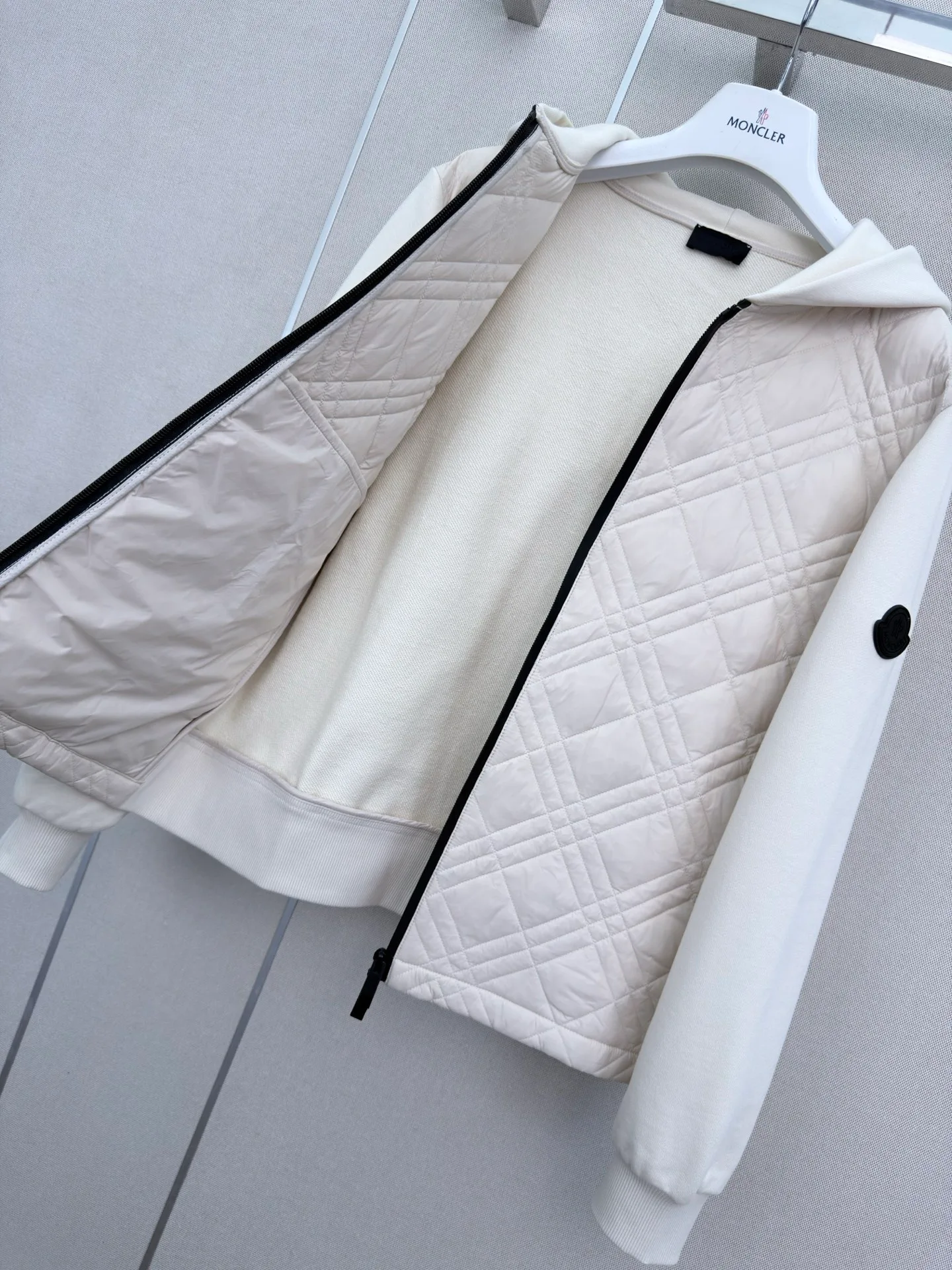 Куртки И Пуховики Женские Moncler 18506404