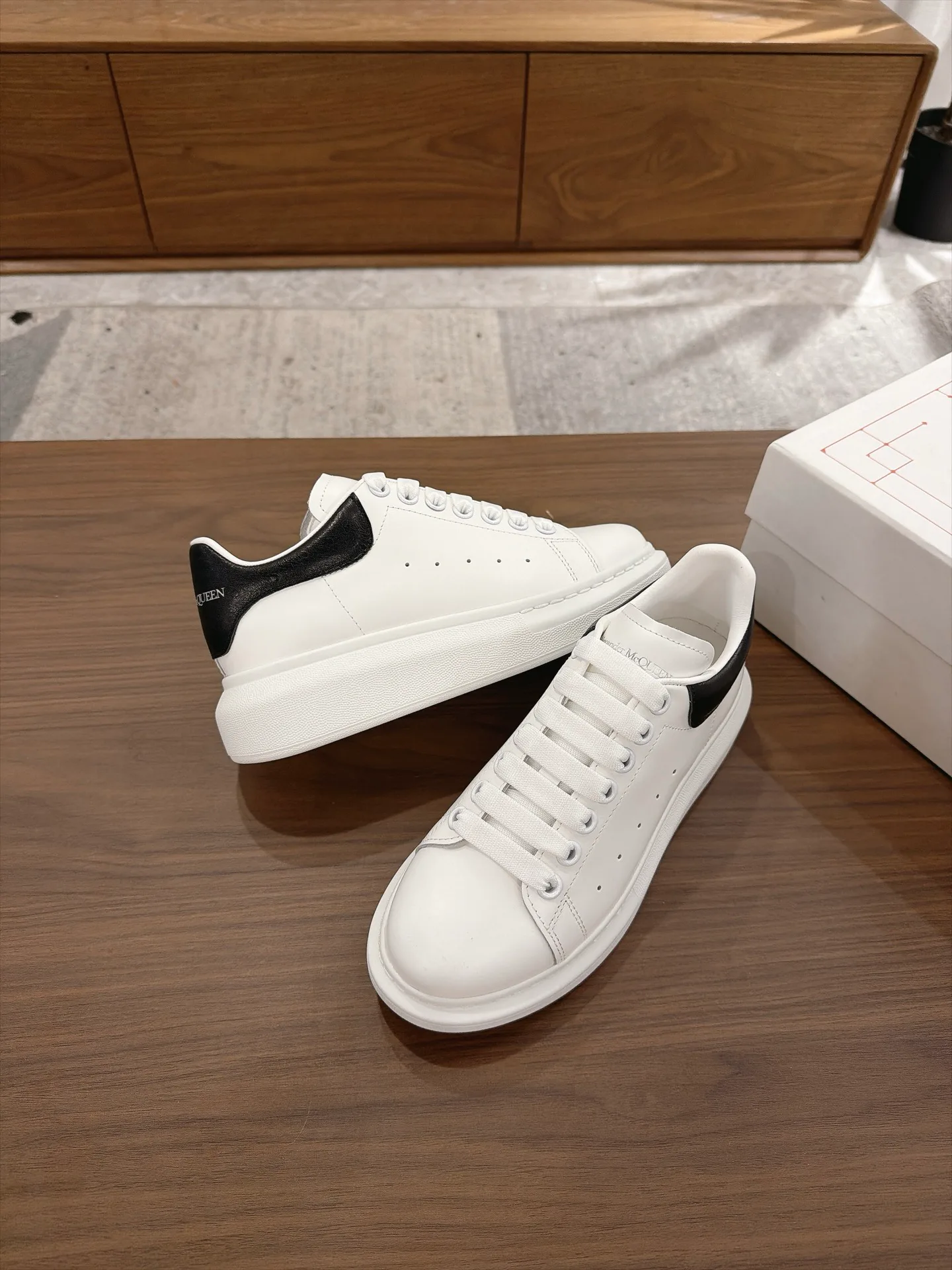 Кроссовки Женские Alexander Mcqueen 18159790