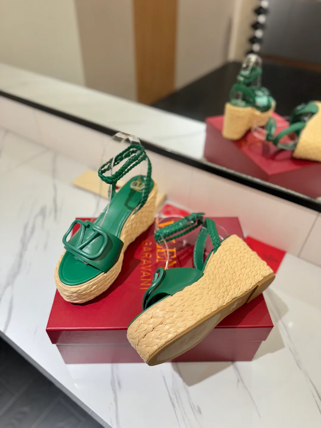 Босоножки Женские Valentino 17946612