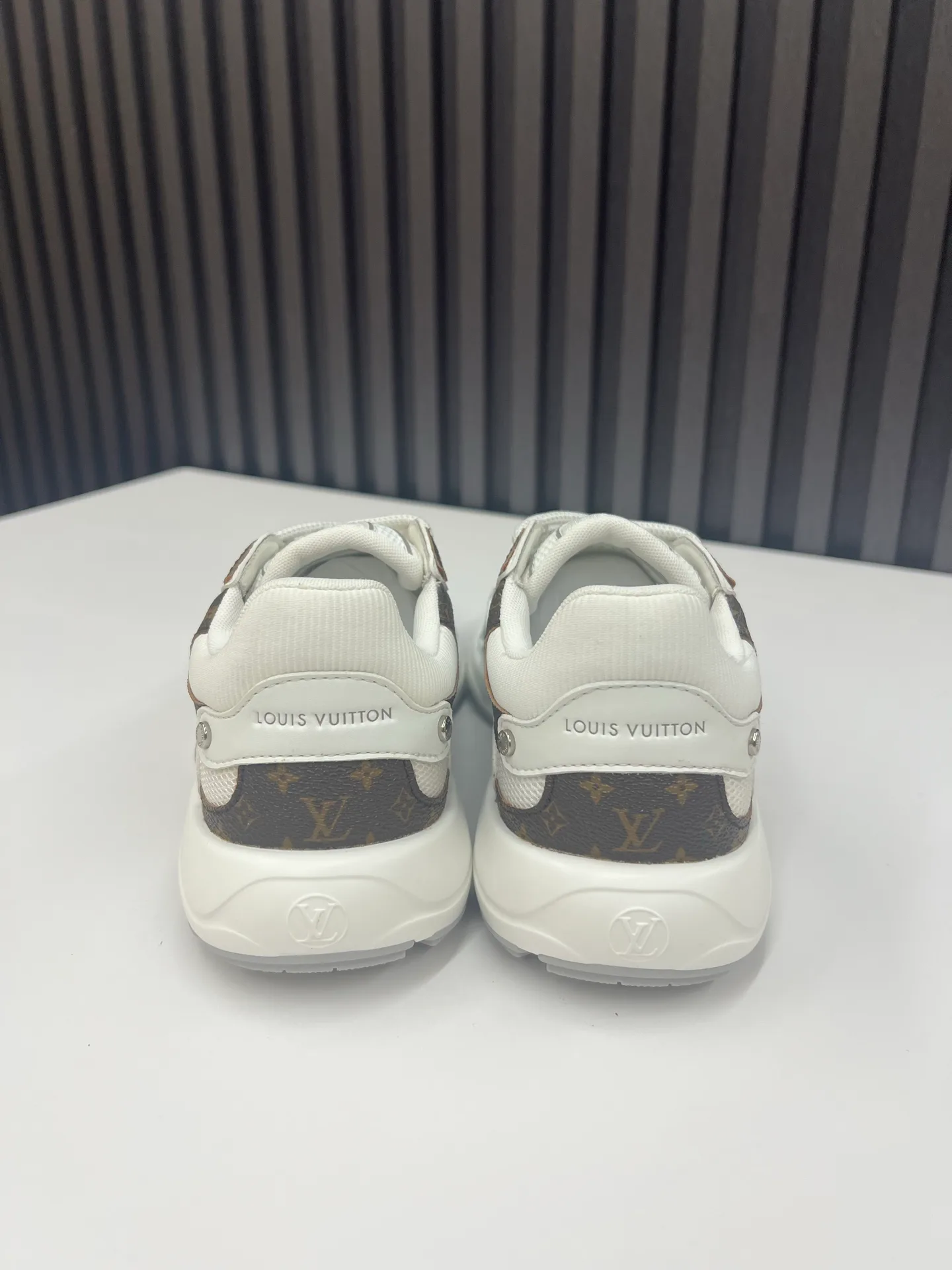 Кроссовки Женские Louis Vuitton 168904