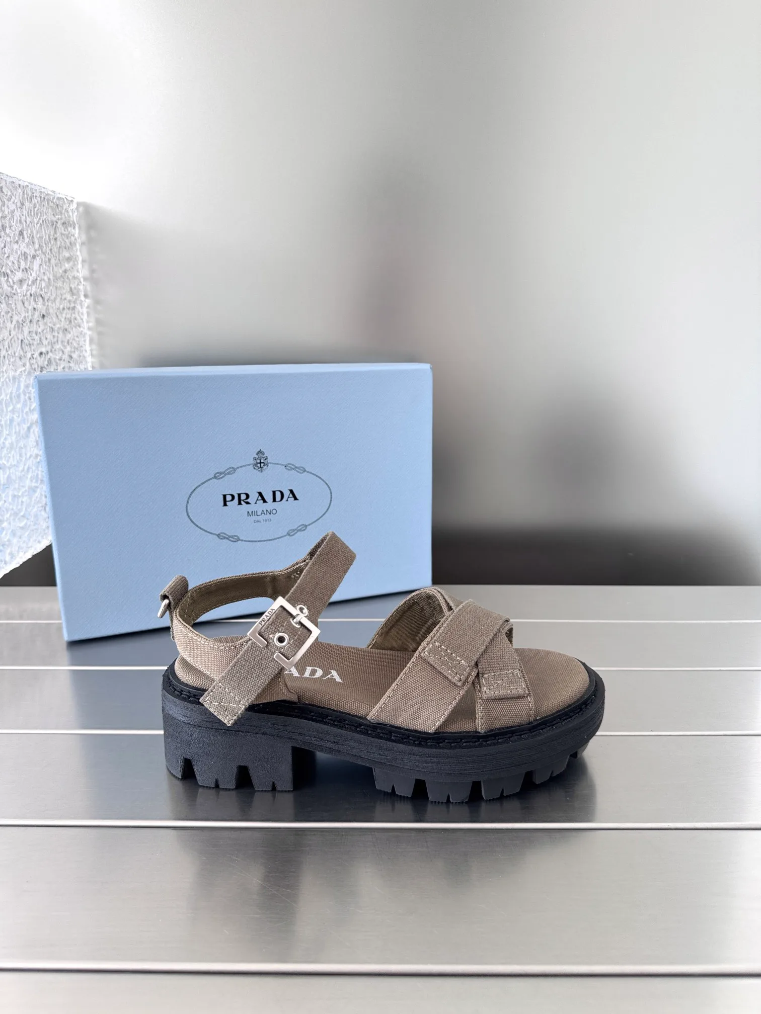 Сандалии Женские Prada 12245196