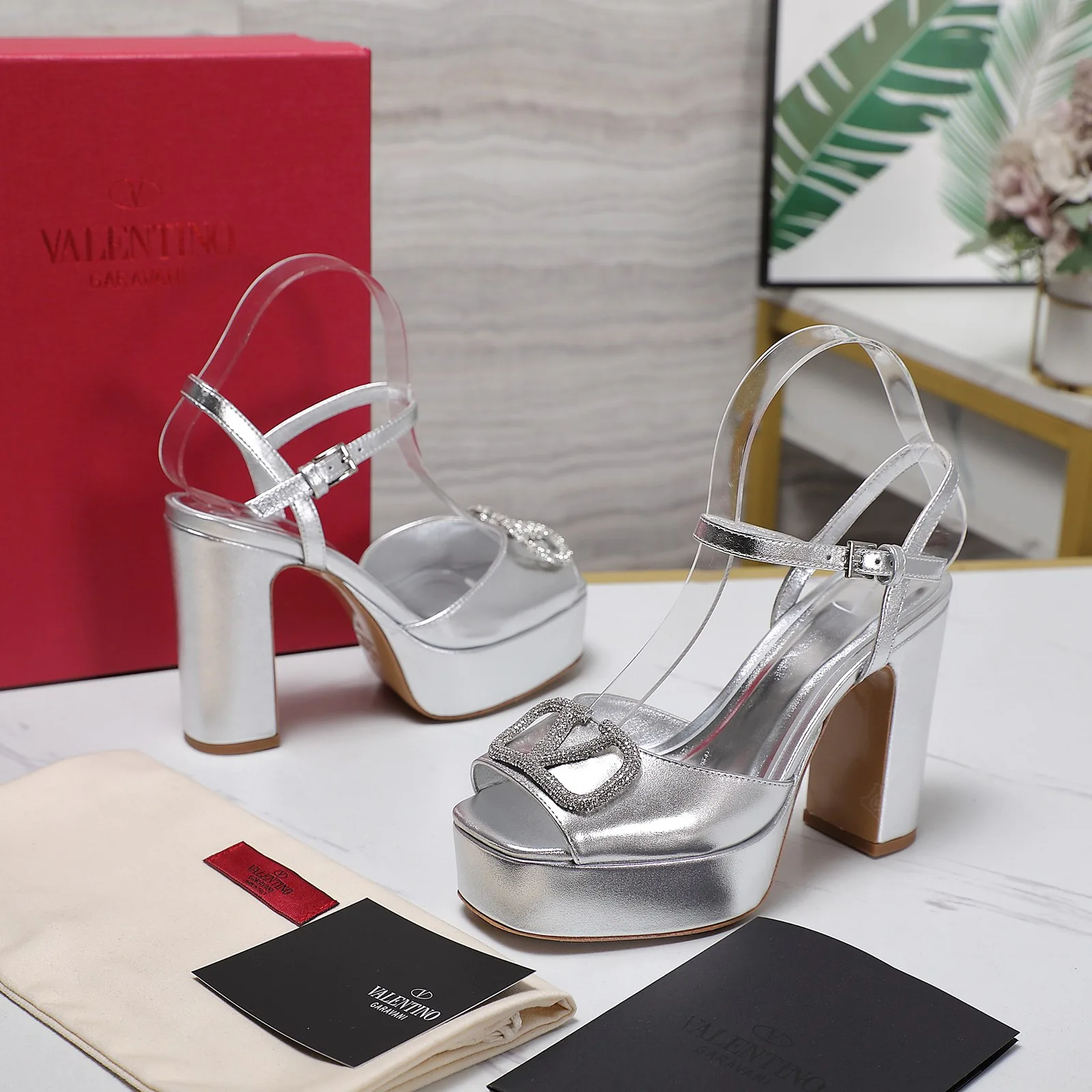 Босоножки Женские Valentino