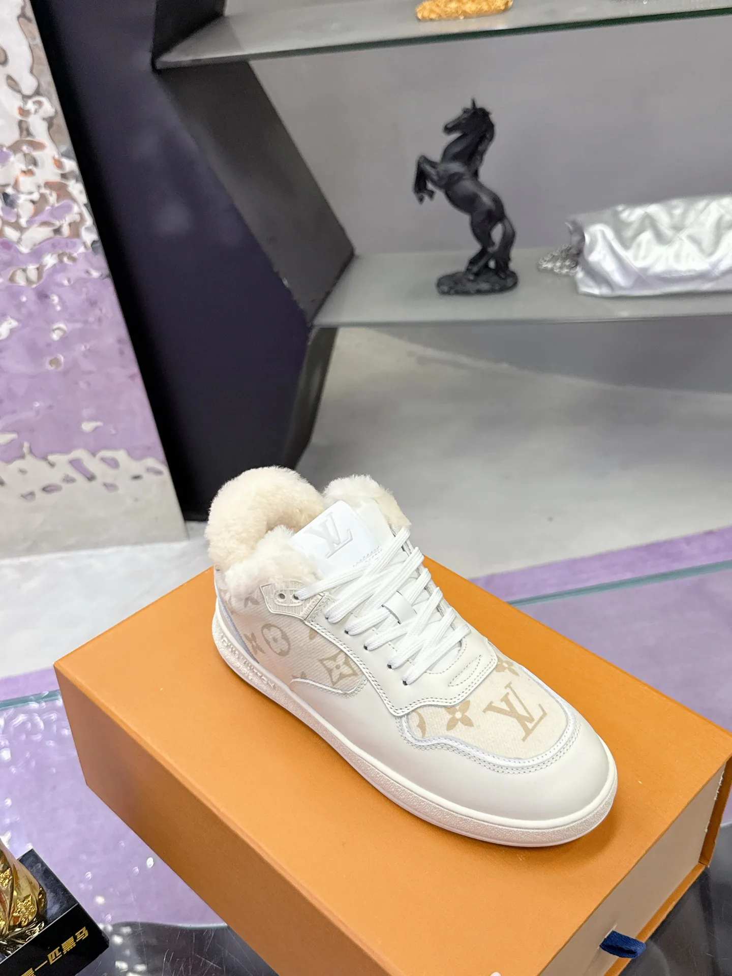 Кроссовки Женские Louis Vuitton 379399