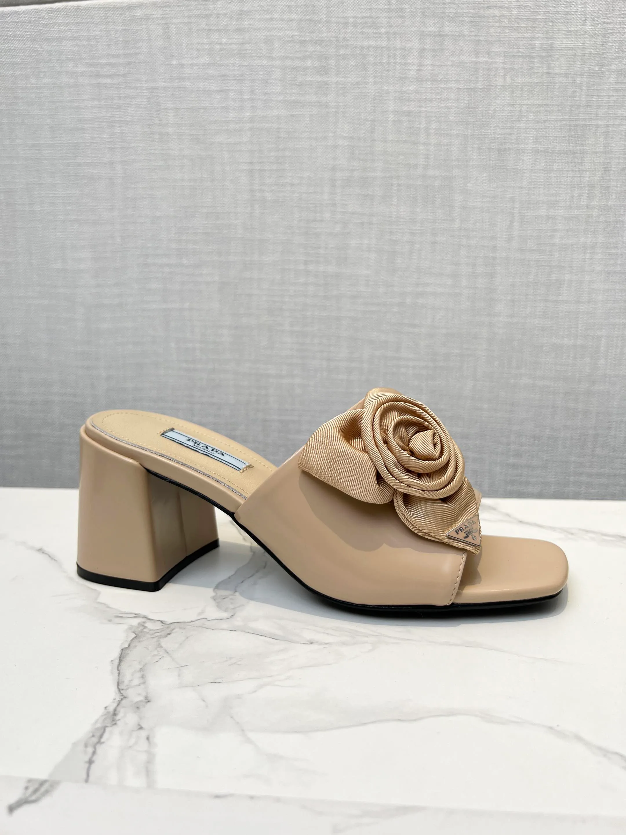 Сандалии Женские Prada 11386427