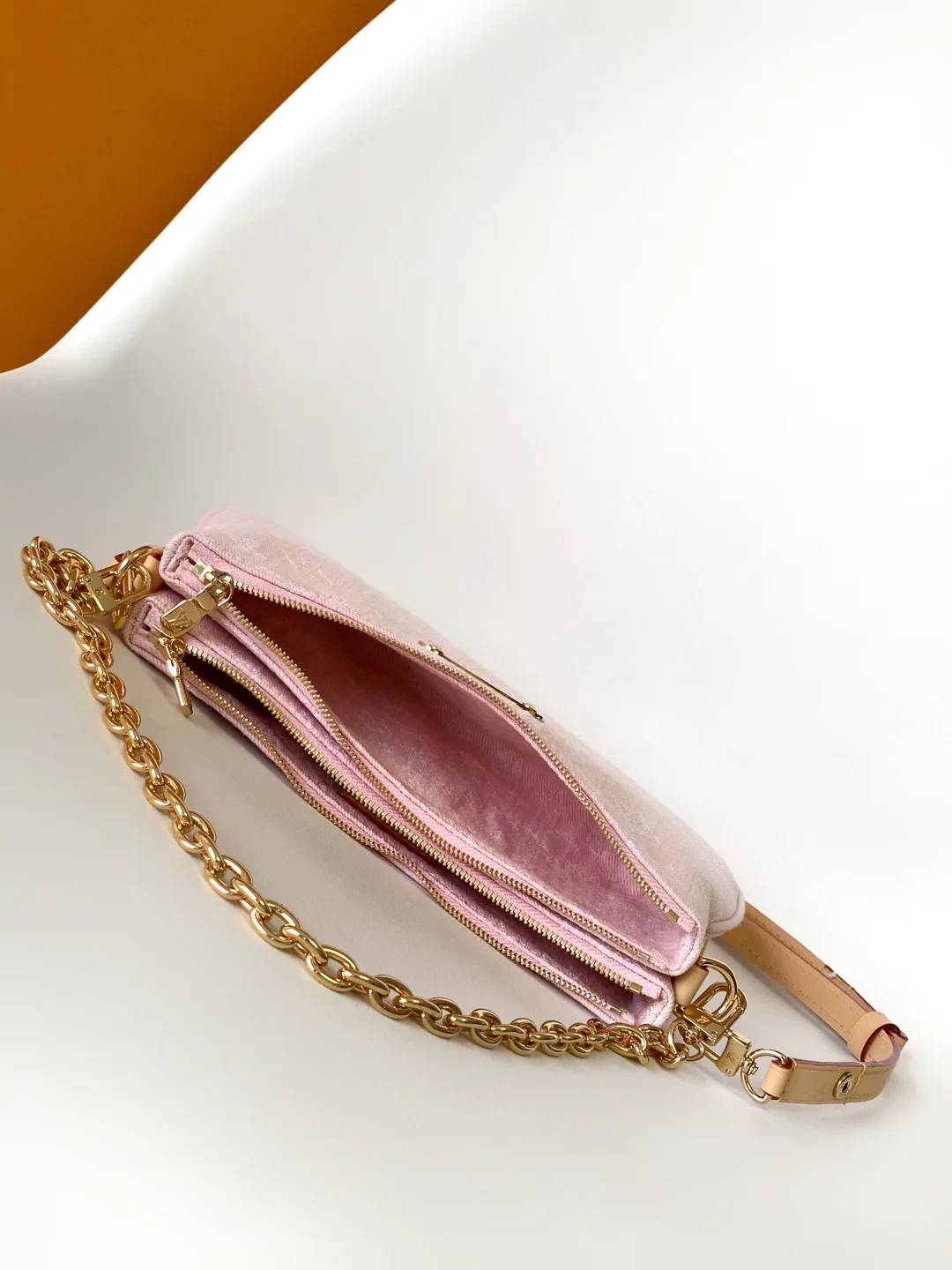 Клатчи Женские Louis Vuitton 13435256