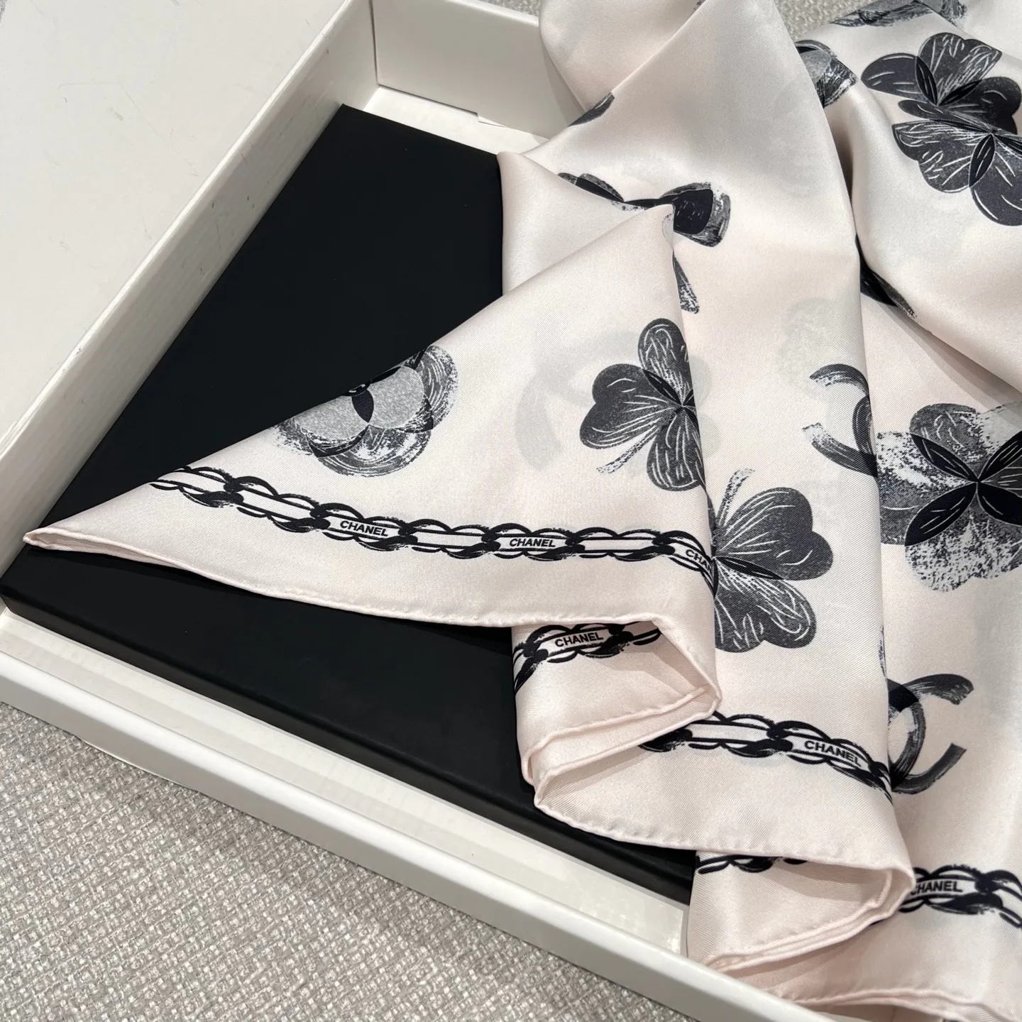 Платки Chanel 11503719