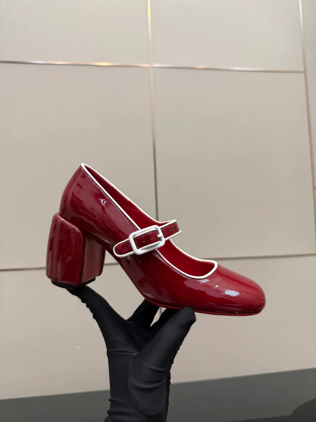 Туфли Женские Christian Louboutin 555383