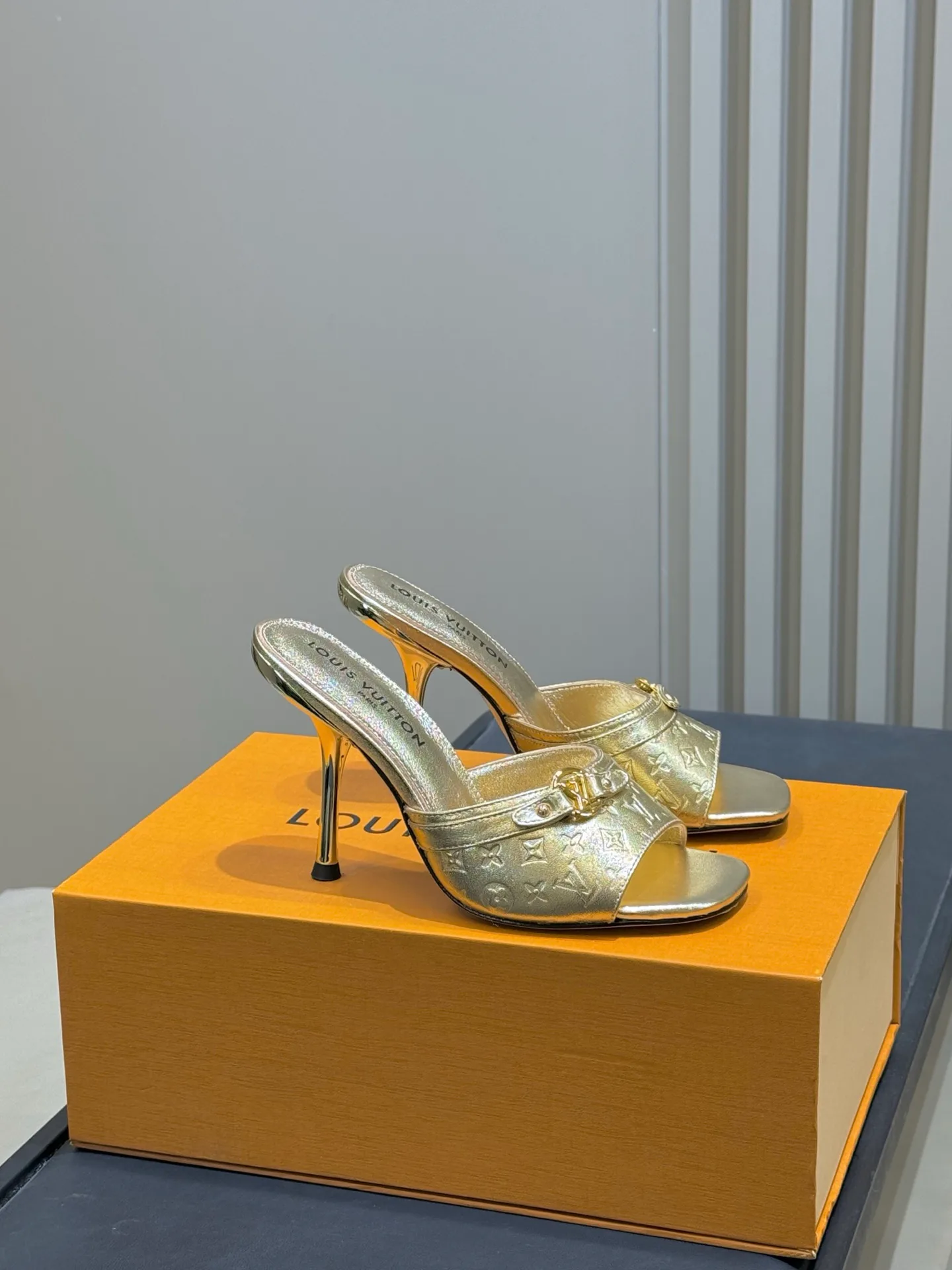 Босоножки Женские Louis Vuitton 1291457
