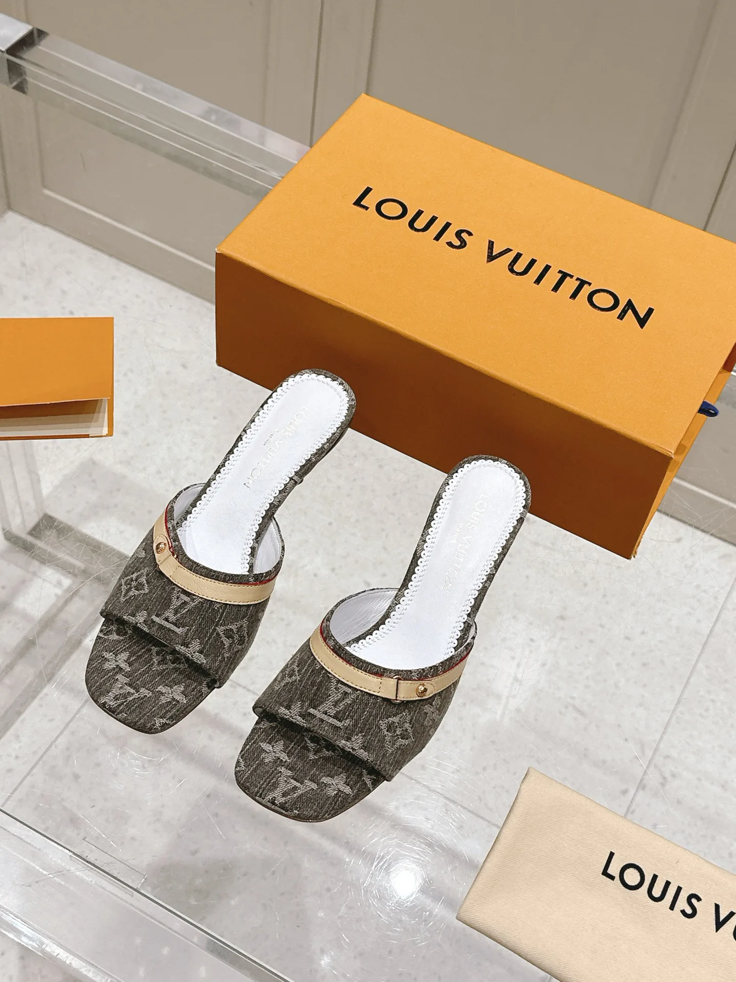 Босоножки Женские Louis Vuitton 35758